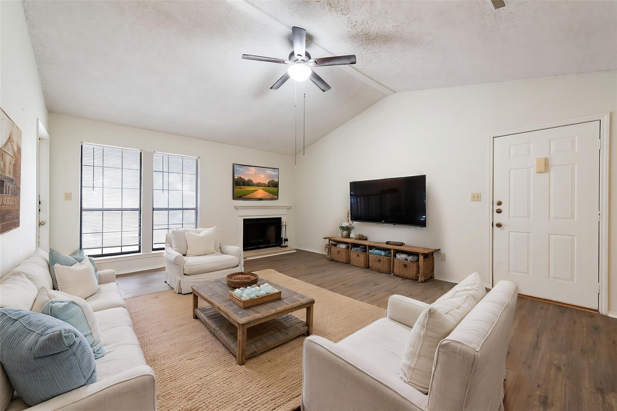 Listing photo 1 of 1202  Thorpe Ln  #216