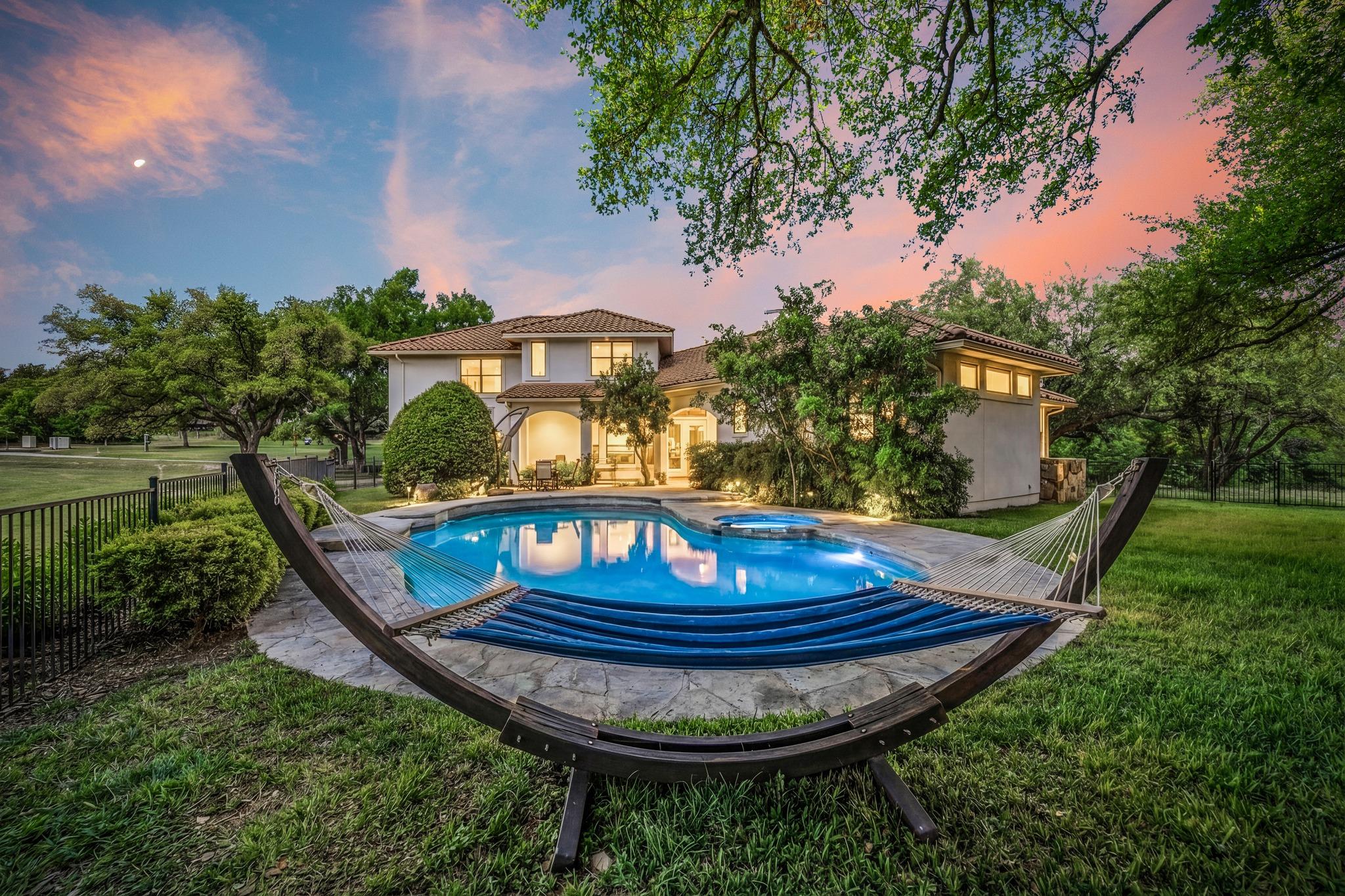 Listing photo 1 of 402  Zephyr St