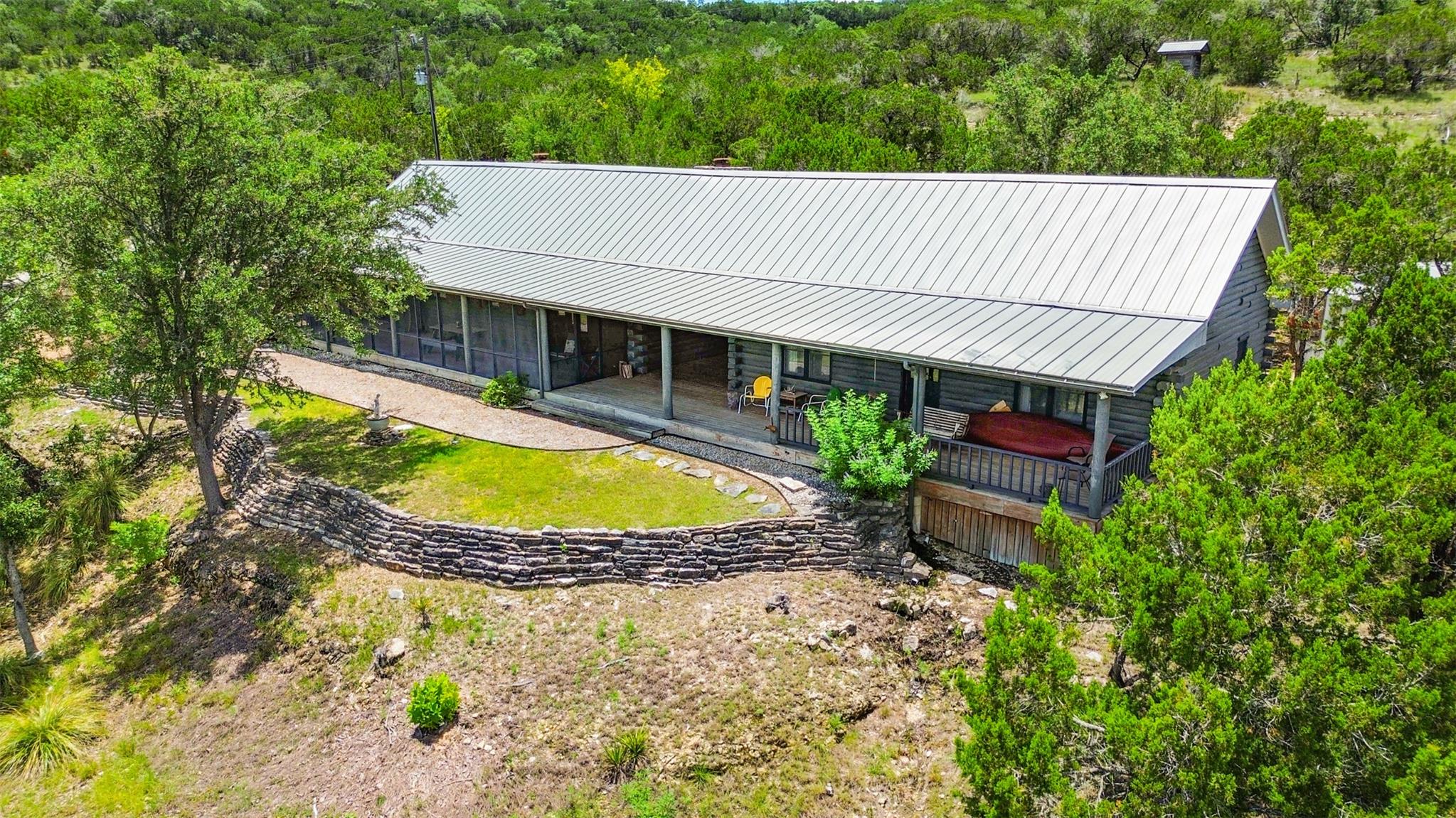 Ảnh nhà đang rao bán 1 của 707  Deer Lake Rd