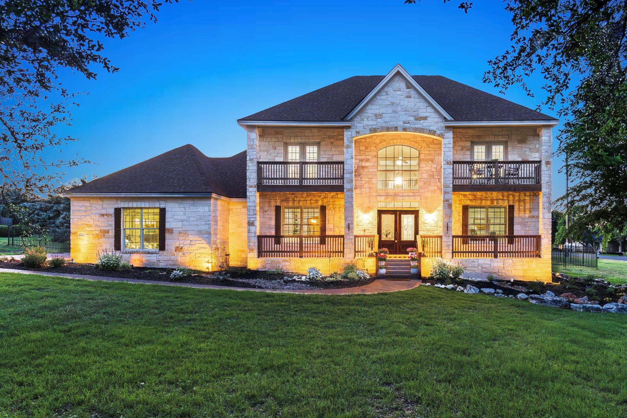 Listing photo 1 of 600  Lake Side Cv
