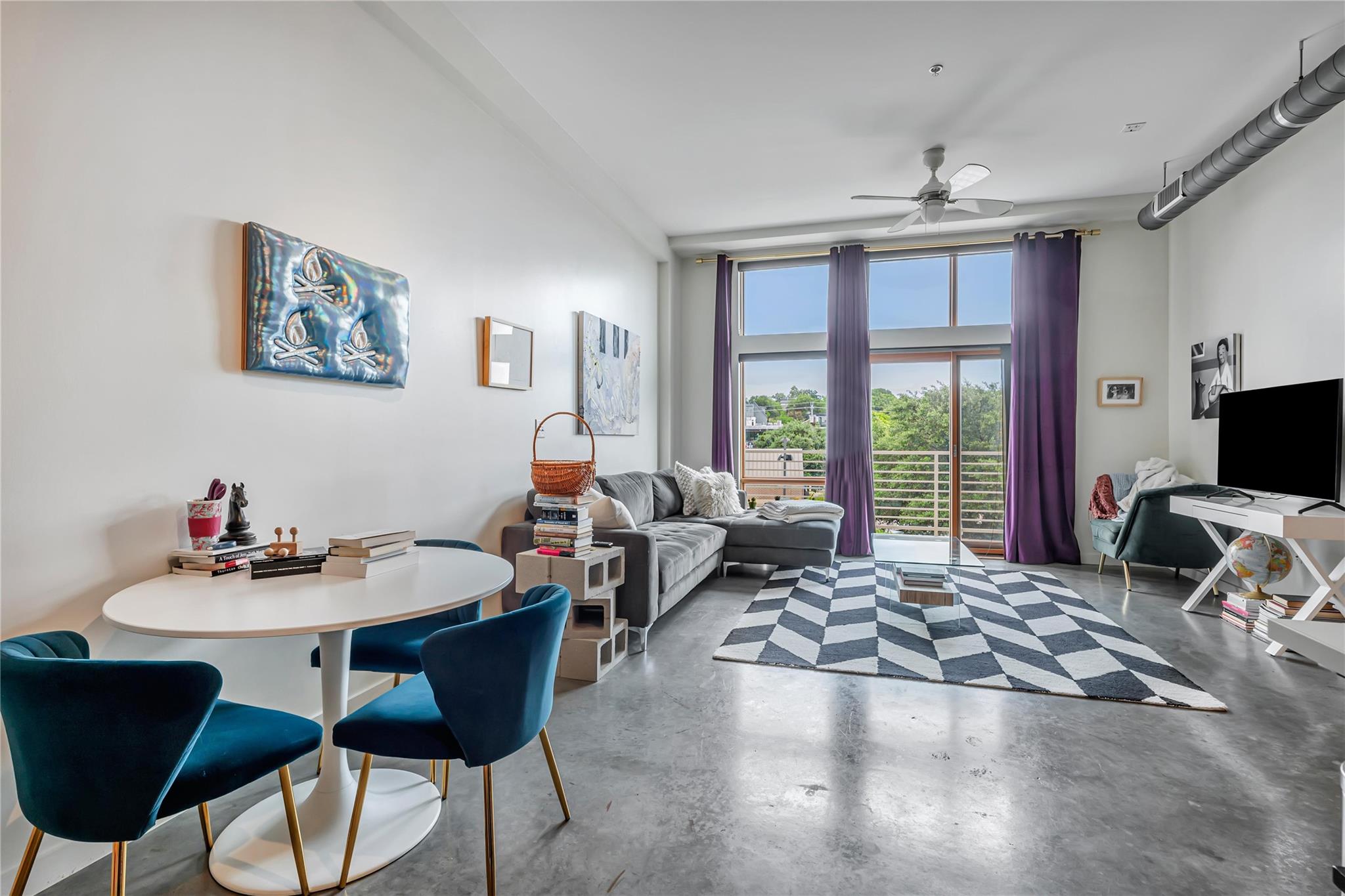 Listing photo 1 of 2124 E 6th St  #305