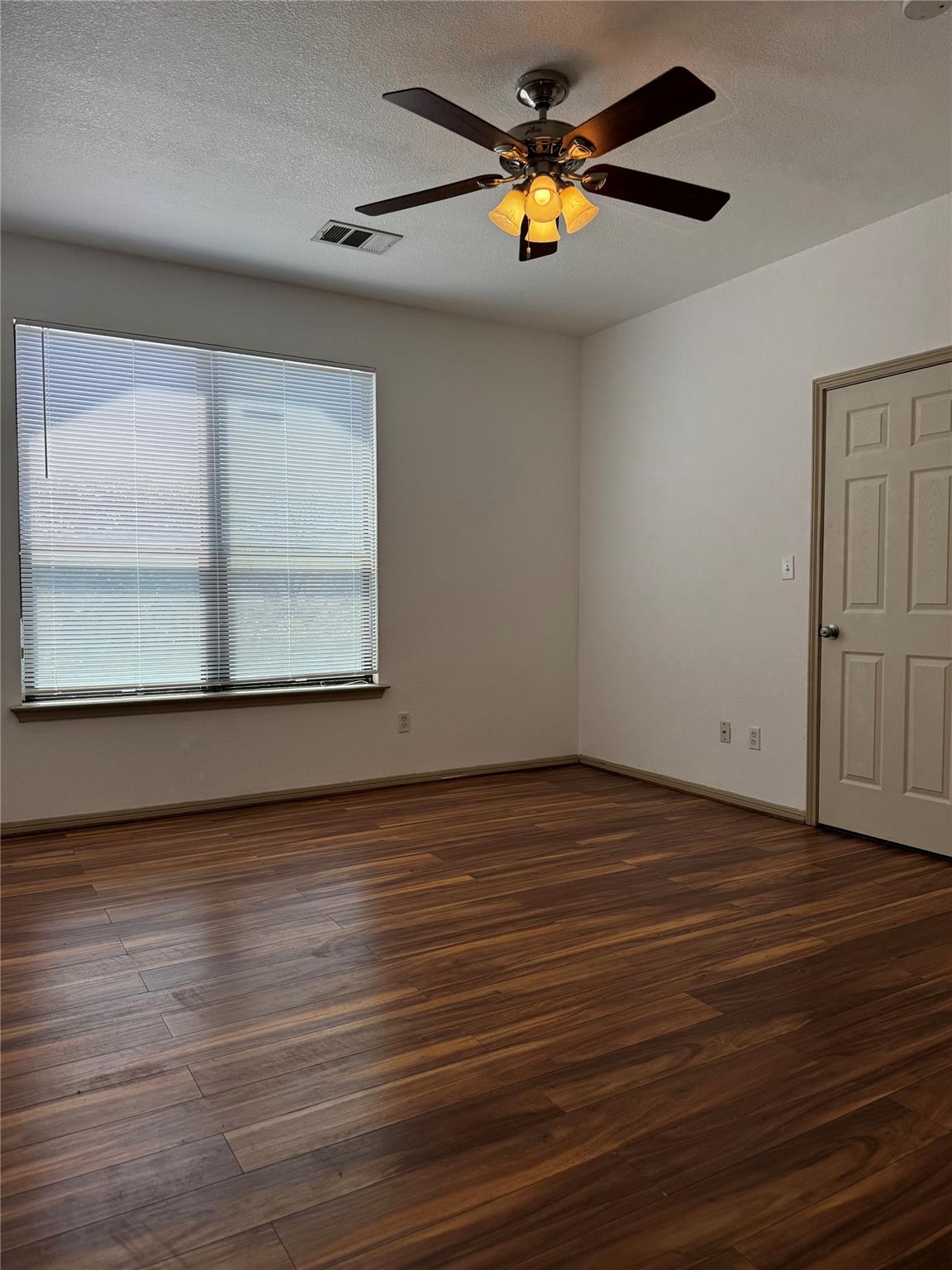 Listing photo 1 of 8901  Parkfield Dr