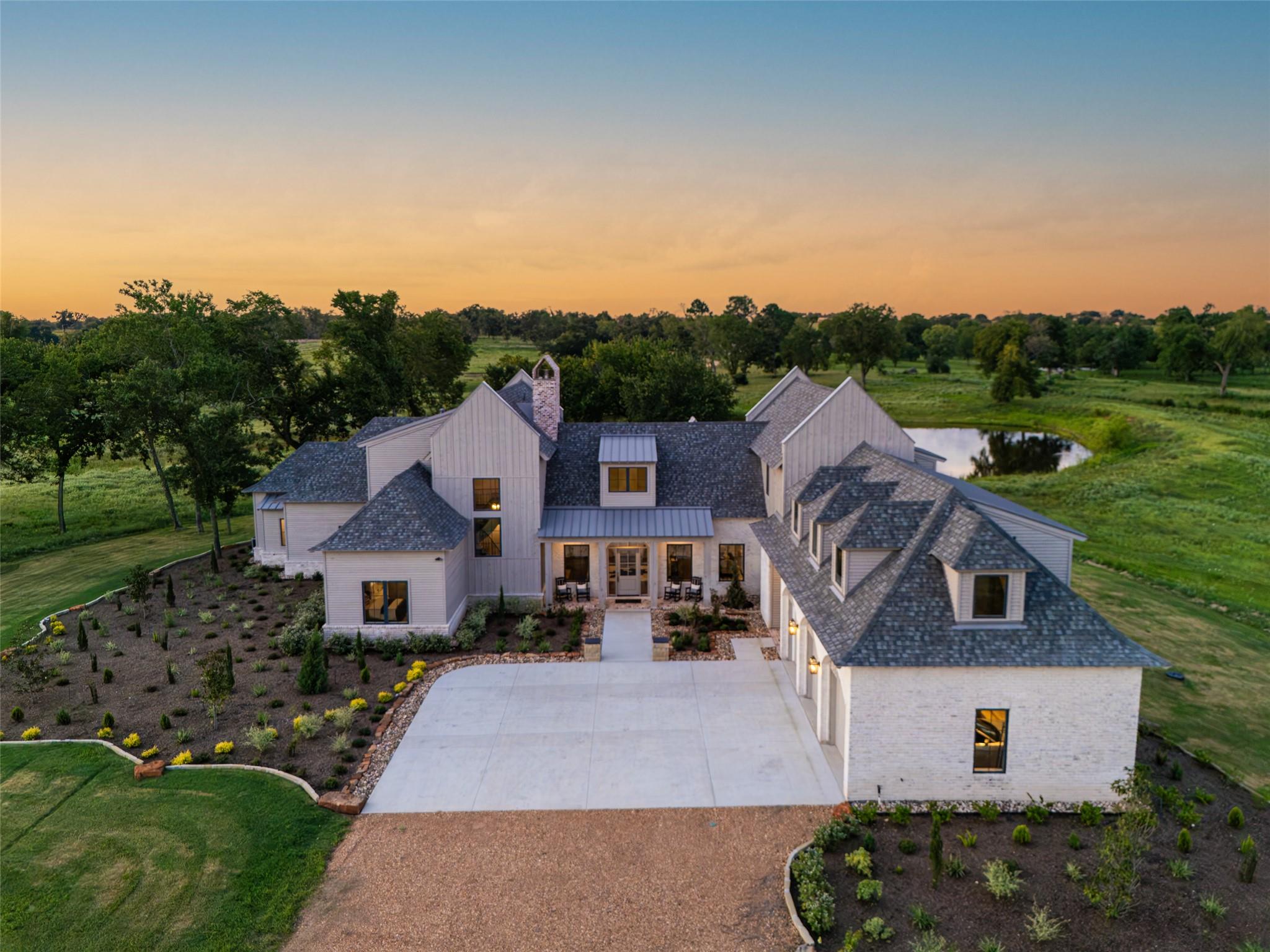Listing photo 1 of 404  Blackberry Ln