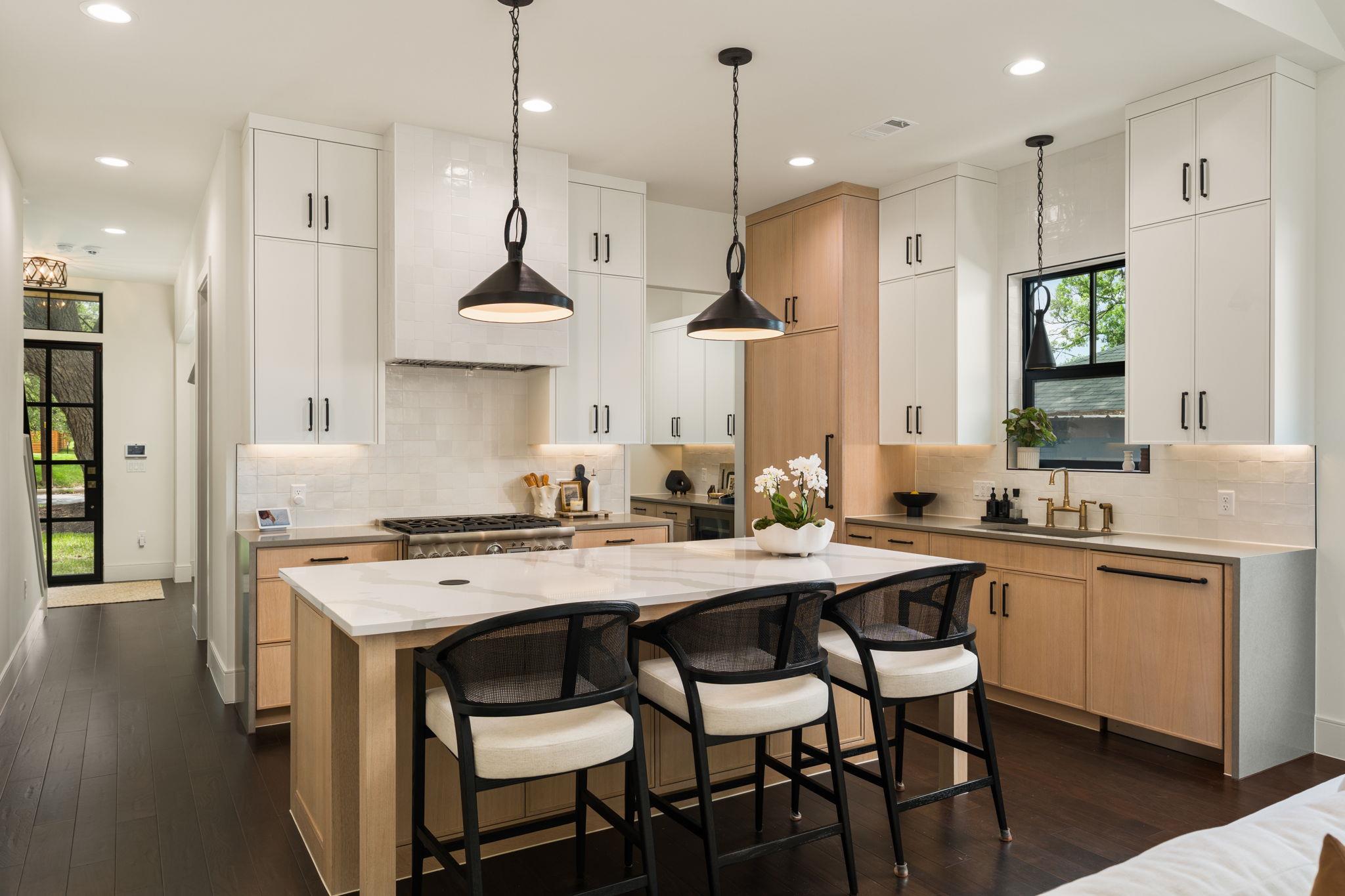Listing photo 1 of 212  Fletcher St