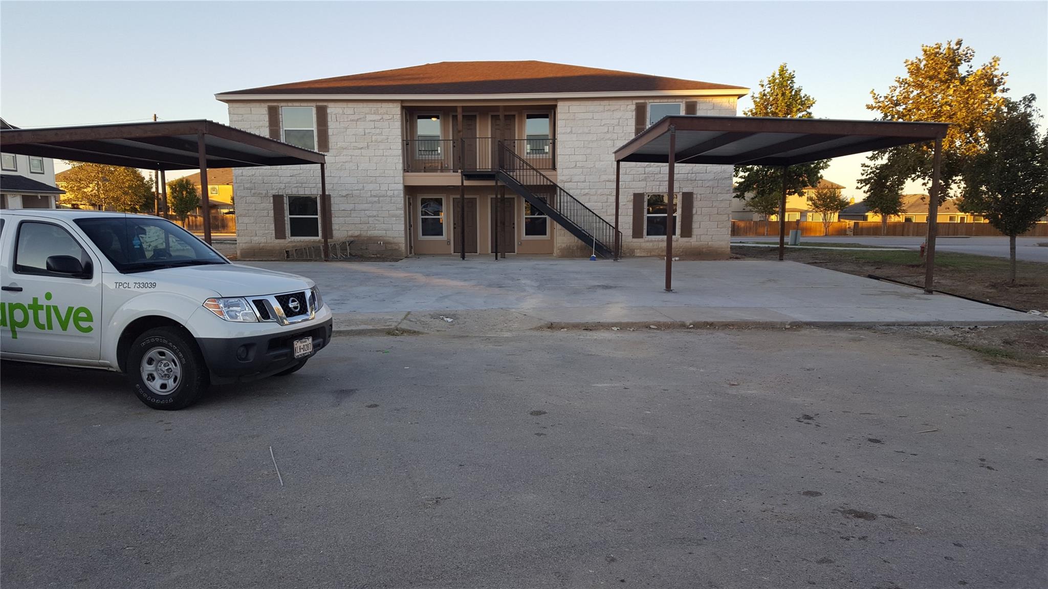 Foto del anuncio 1 de 92  Sandstone Dr  #B