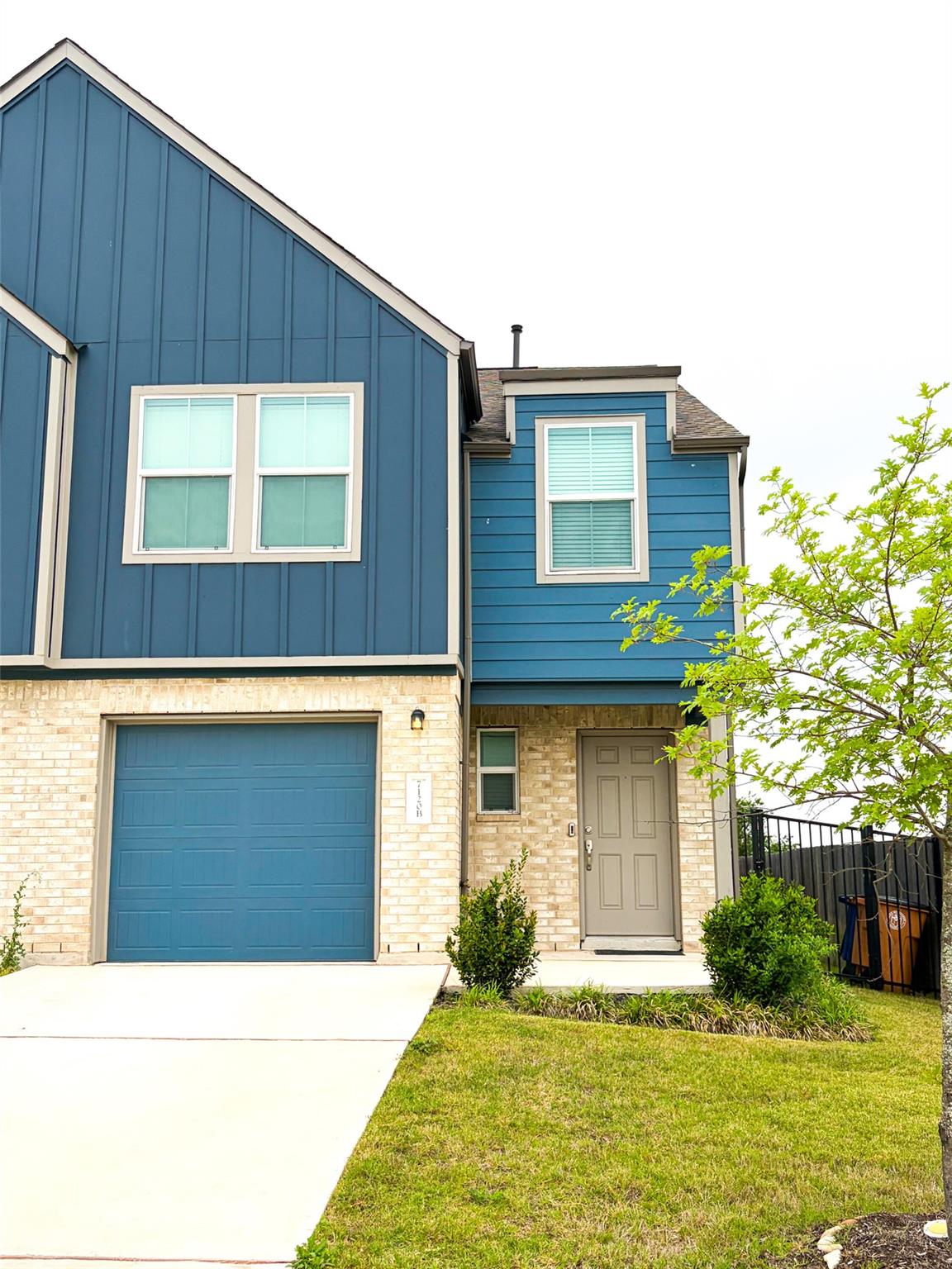 Listing photo 1 of 7120  Sparkling Light Dr  #B