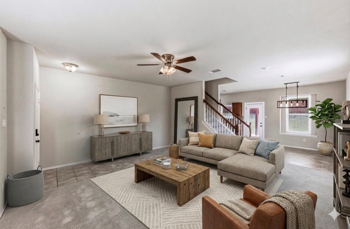 Listing photo 1 of 164  Regent Cv