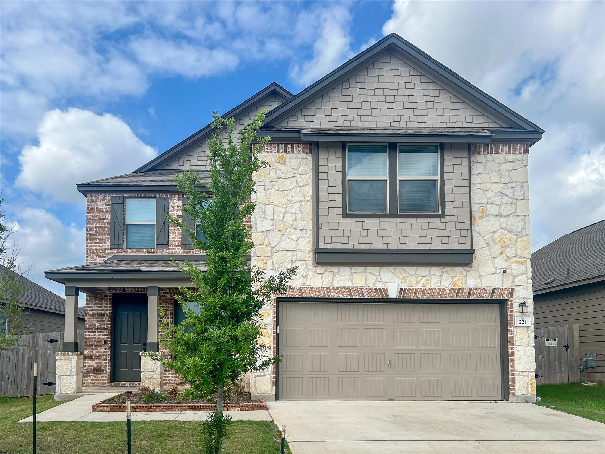 Listing photo 1 of 221  Summit Dr