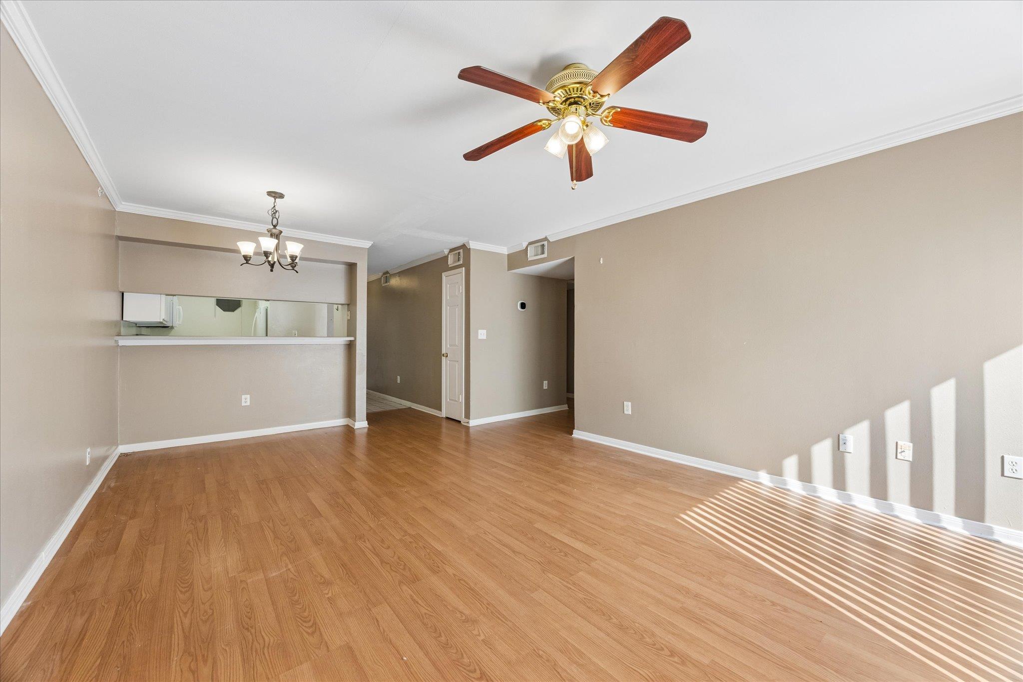 501 W 26th St  #222 매물 사진 1