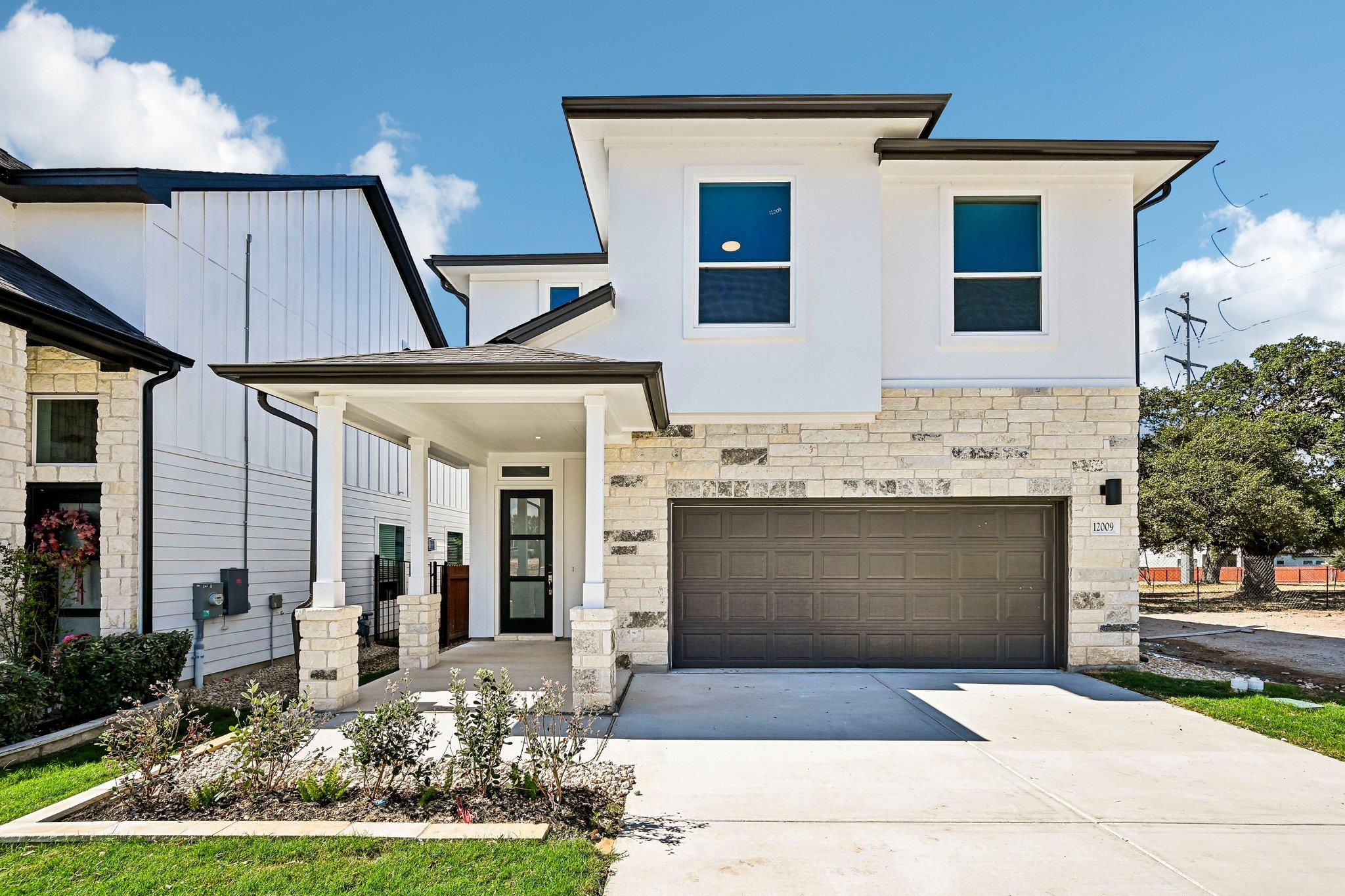 Listing photo 1 of 12009  Fennec Way
