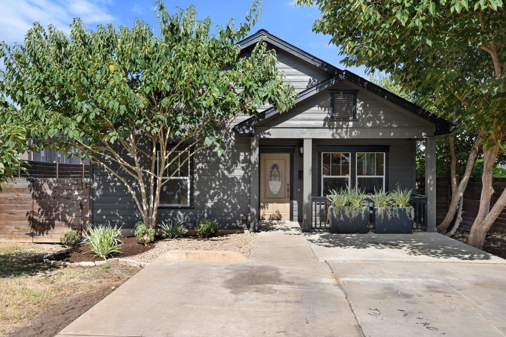 Listing photo 1 of 1197  Angelina St