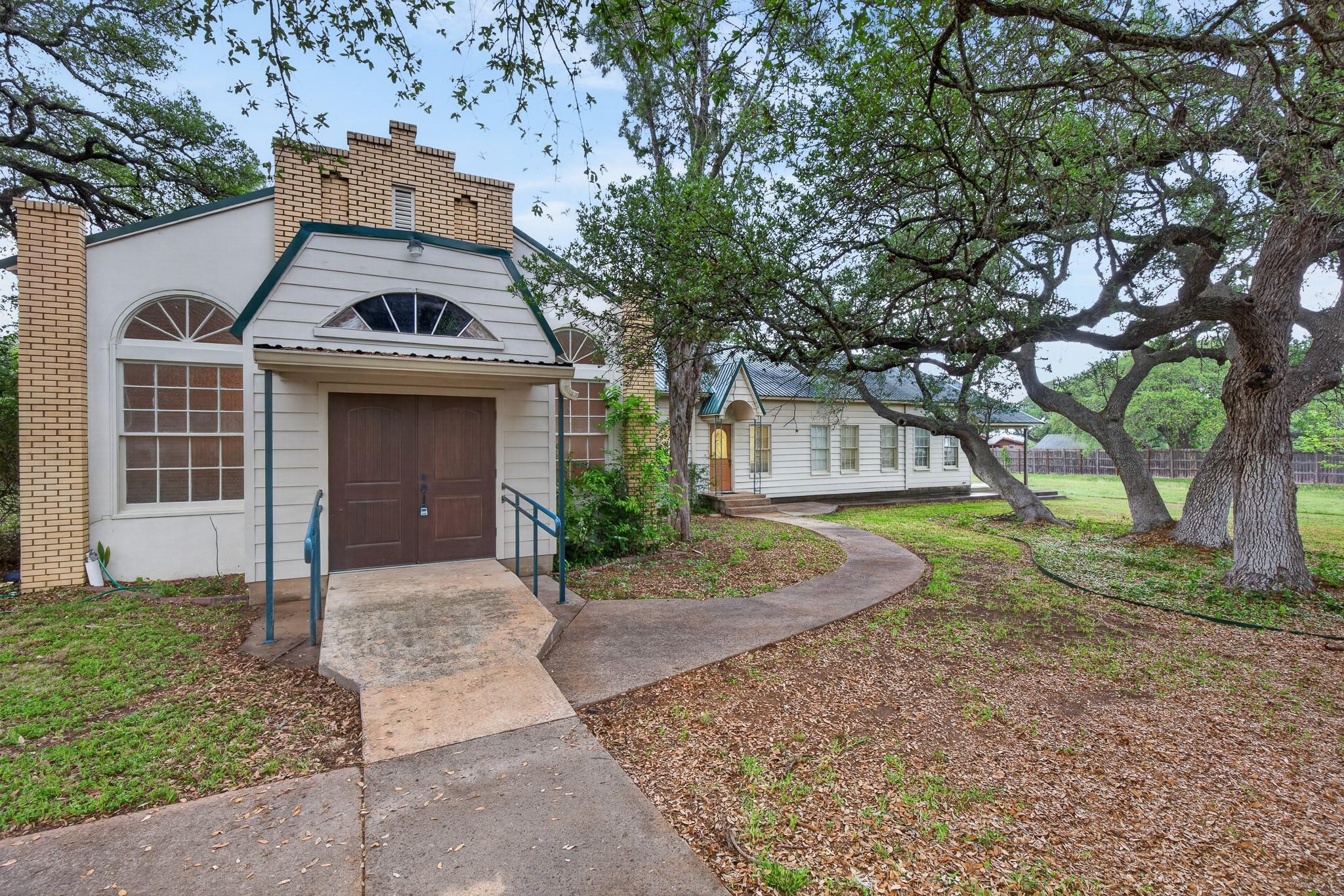 View of front of property featuring a front yard