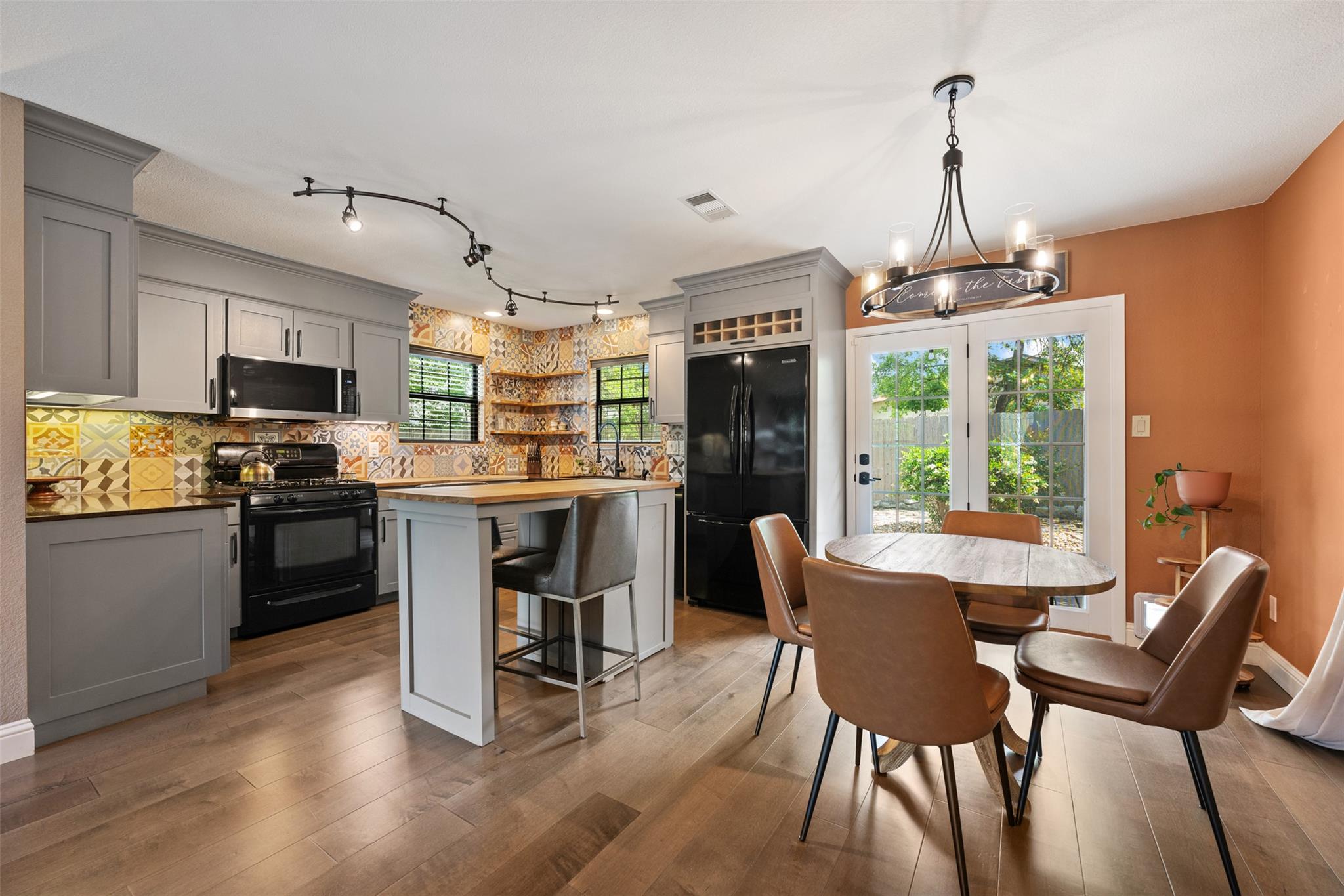 Listing photo 1 of 12103  Mill Holw