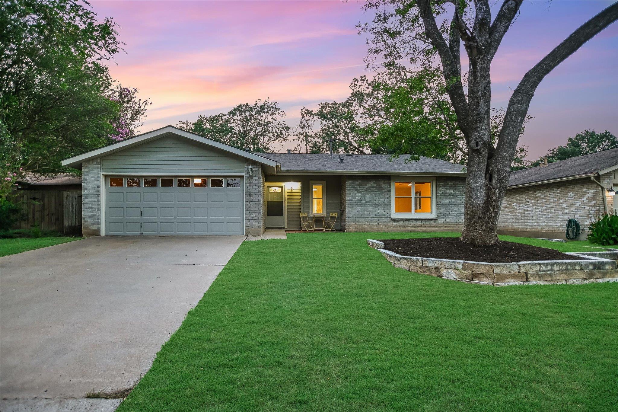 Ảnh nhà đang rao bán 1 của 6906  Moonmont Dr