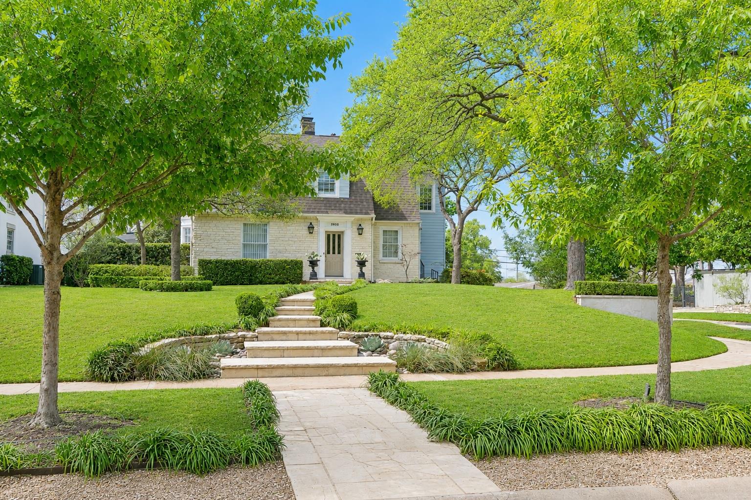 Listing photo 1 of 2428  Jarratt Ave