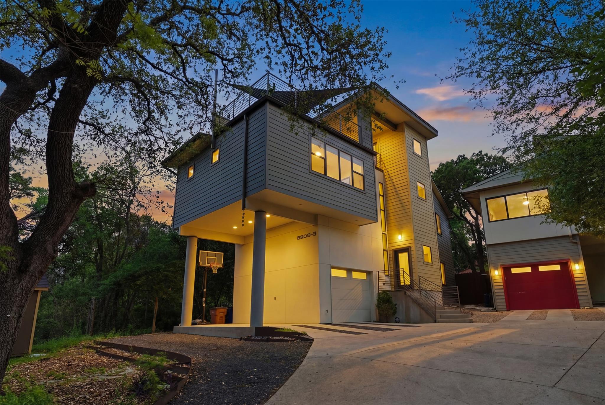 Listing photo 1 of 2608  Del Curto Rd  #3