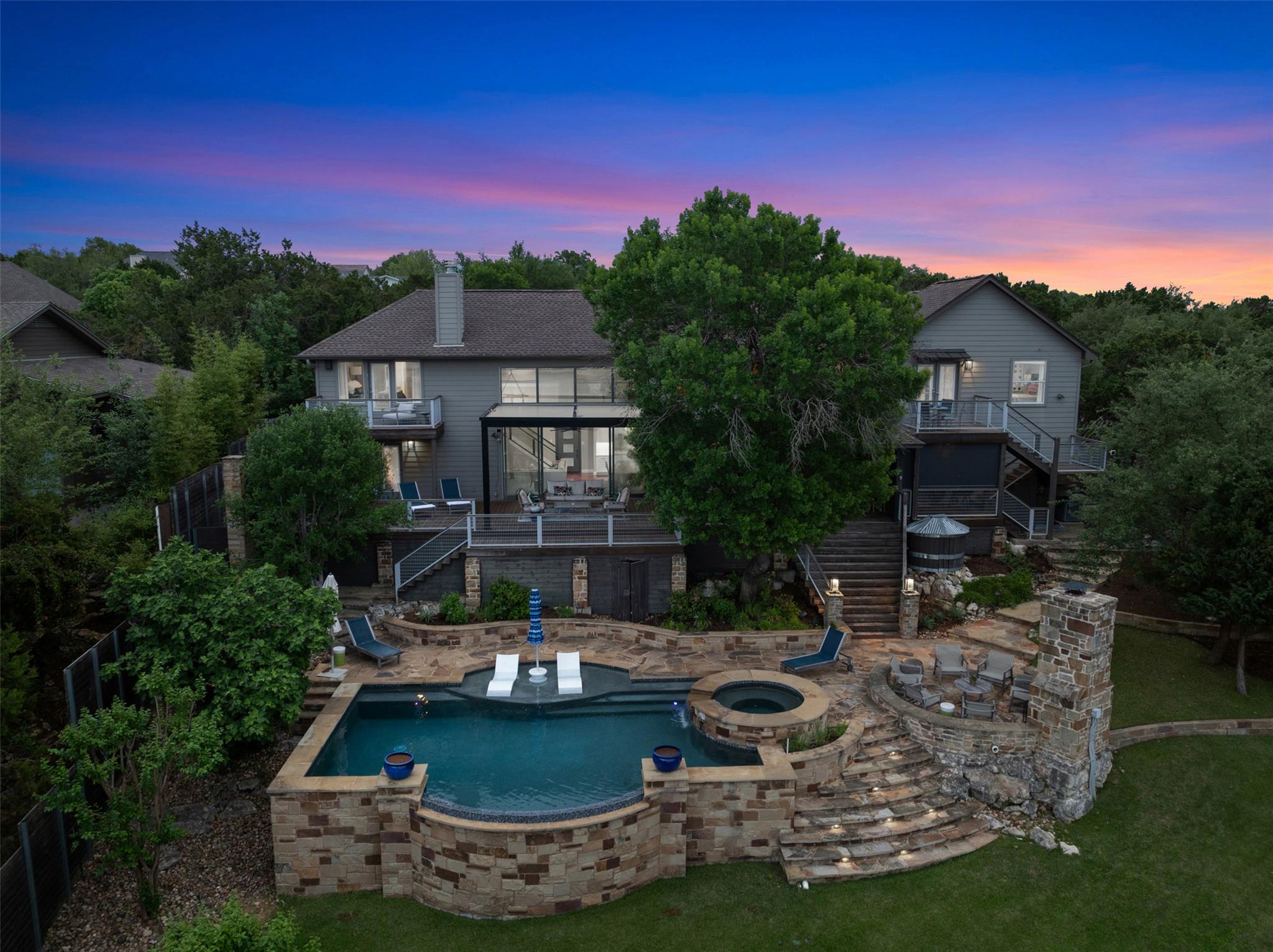 Listing photo 1 of 18944  Peckham Dr