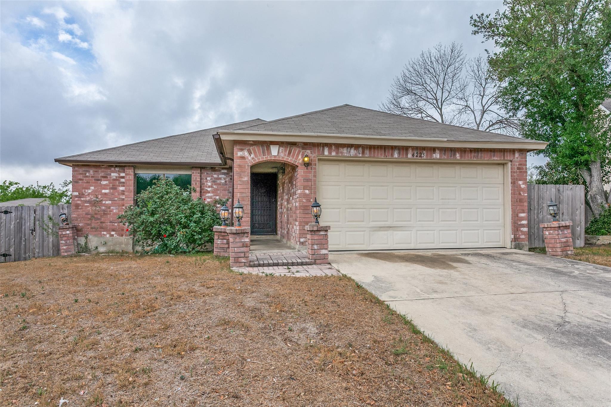 Ranch-style house featuring roof with shingles, b