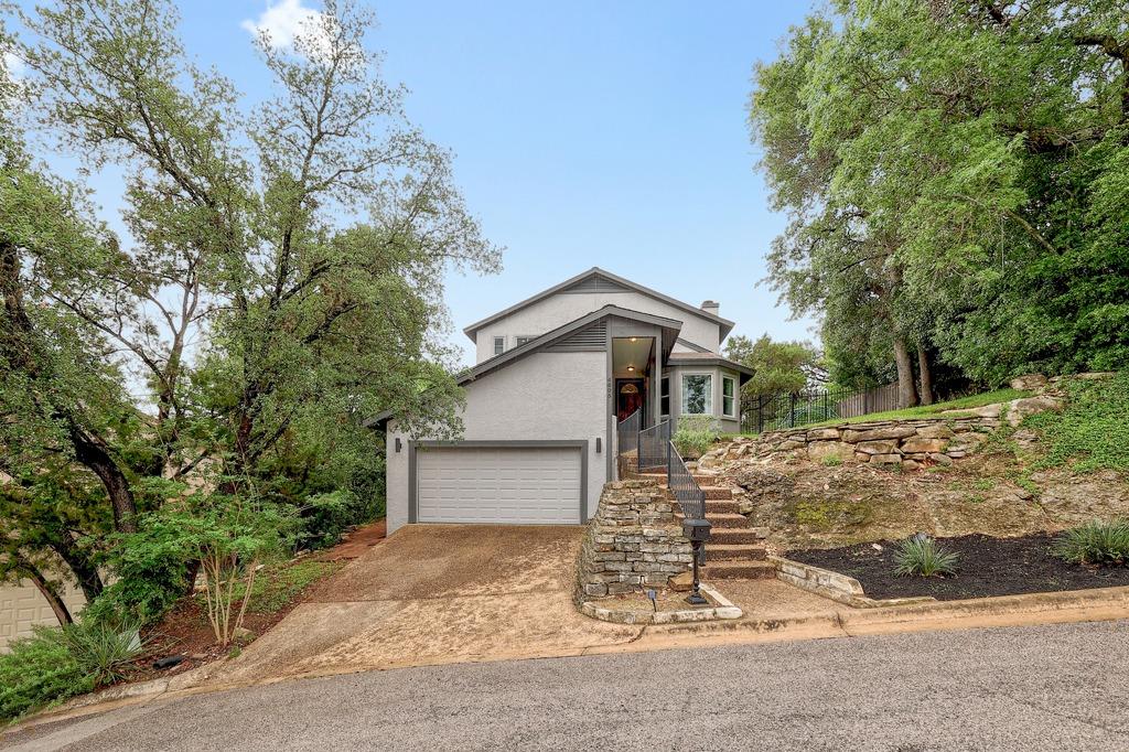 Listing photo 1 of 4605  Beechwood Holw