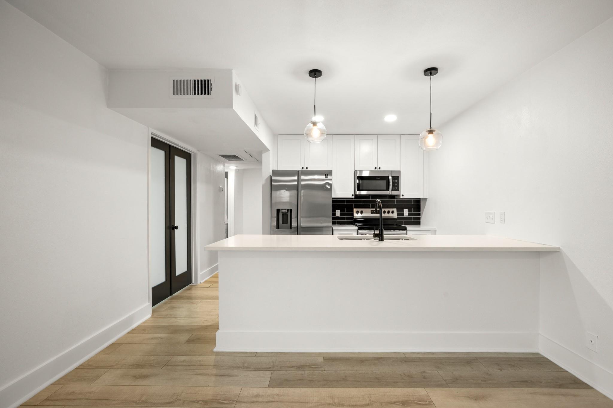 Listing photo 1 of 909  Reinli St  #103