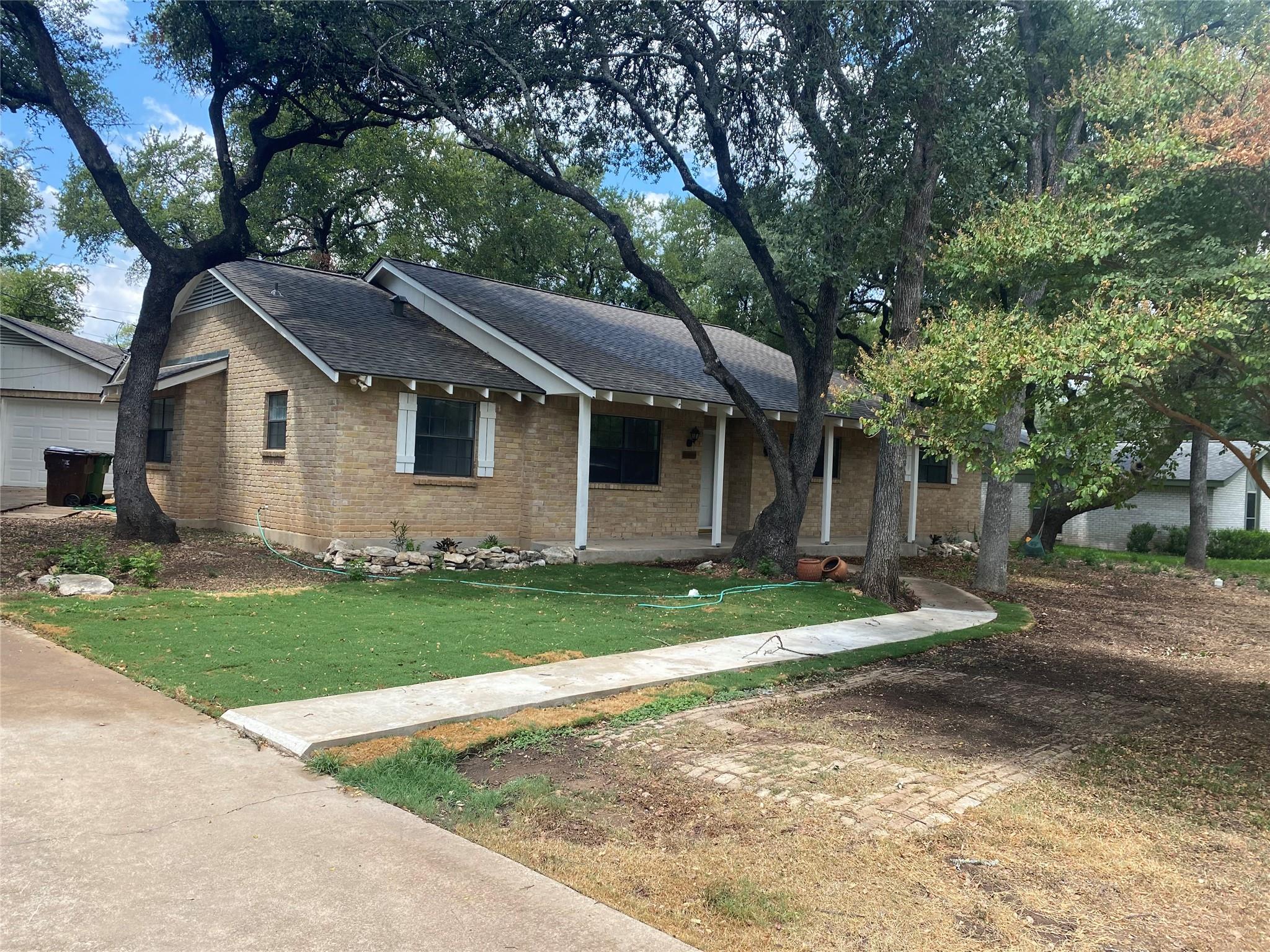 Listing photo 1 of 13002  Cedarhurst Cir