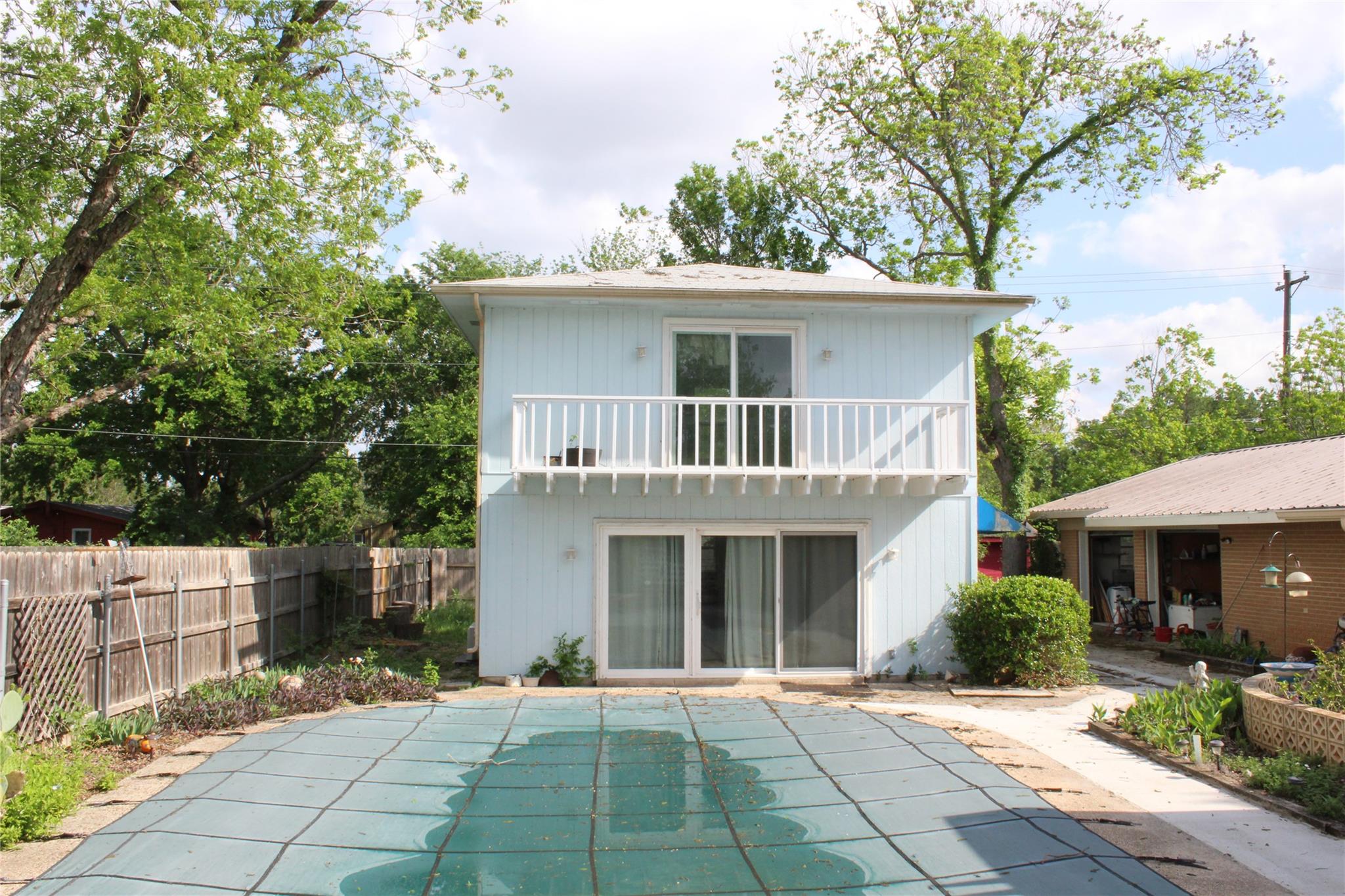 Listing photo 1 of 1010 W Live Oak St  #B