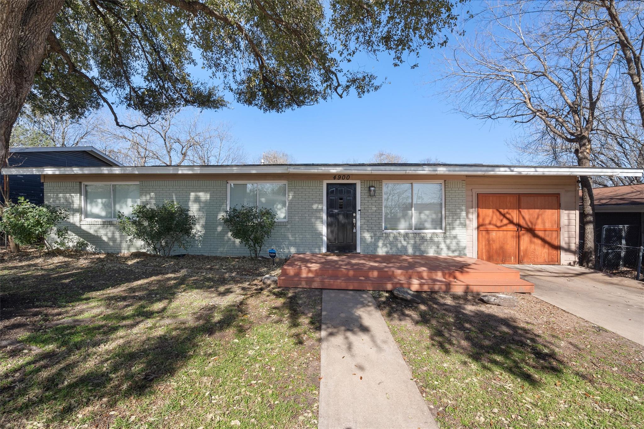 Listing photo 1 of 4900  Eastdale Dr