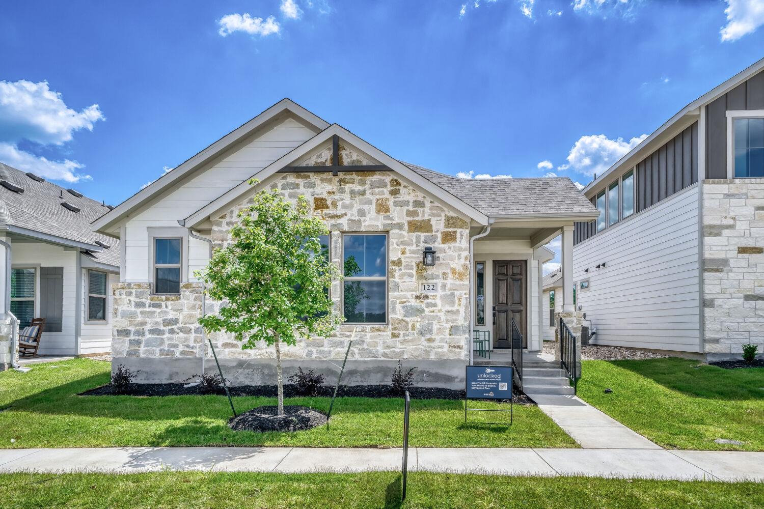 Listing photo 1 of 122  International St
