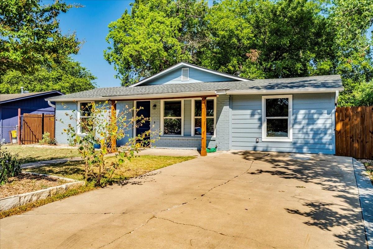 Listing photo 1 of 1120  Spur St