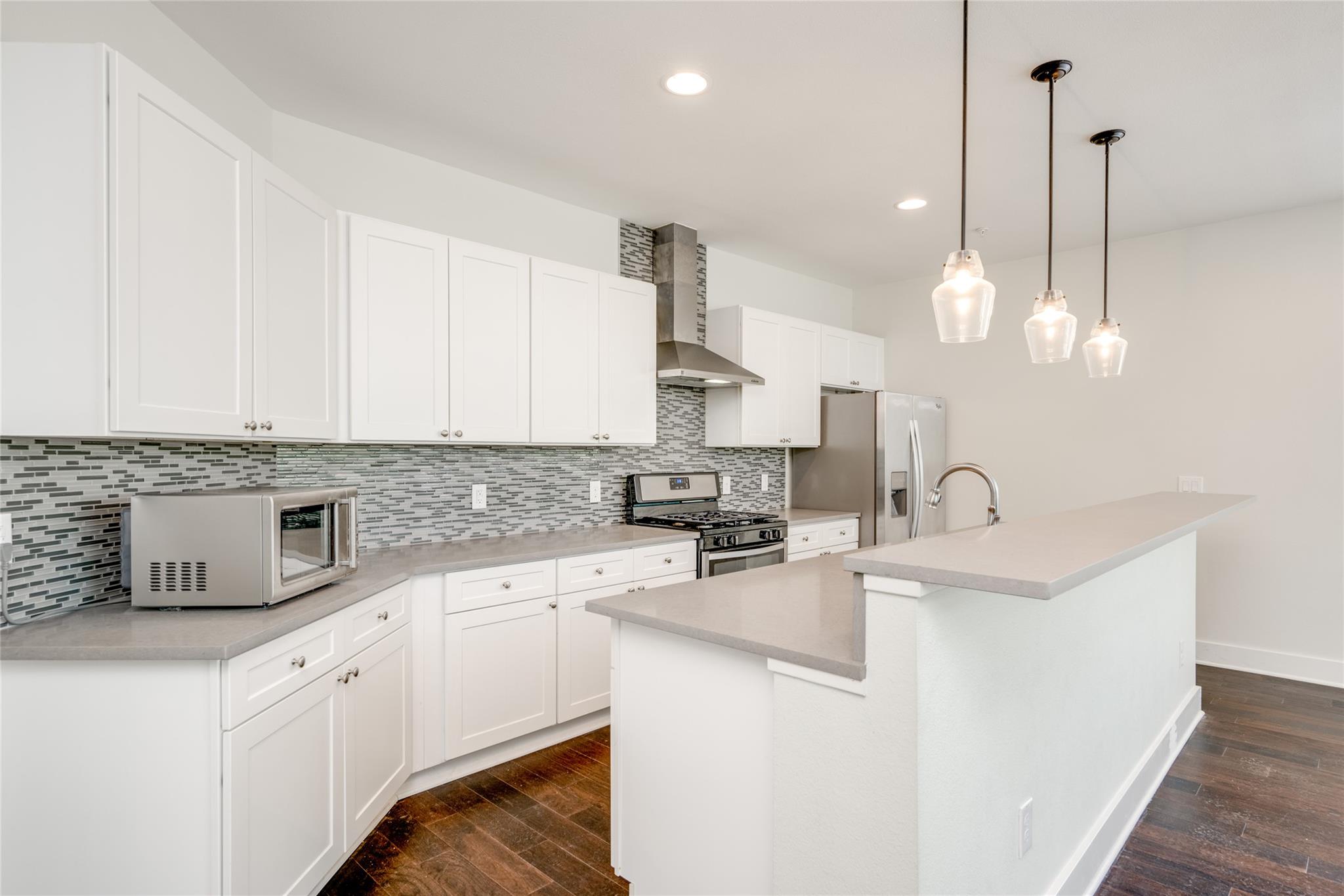 Listing photo 1 of 908  Nueces St  #12