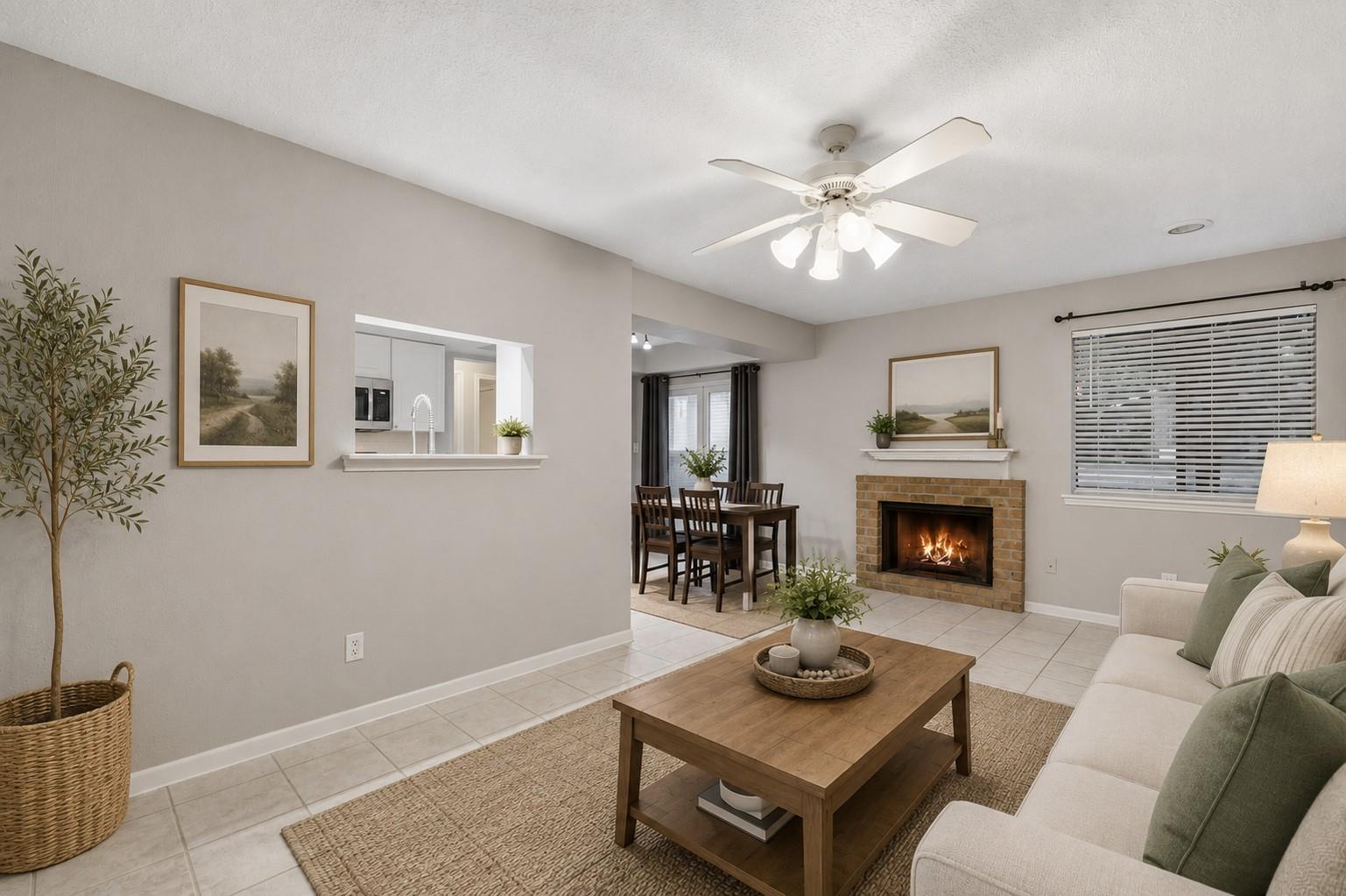 Listing photo 1 of 421 W San Antonio St  #A2