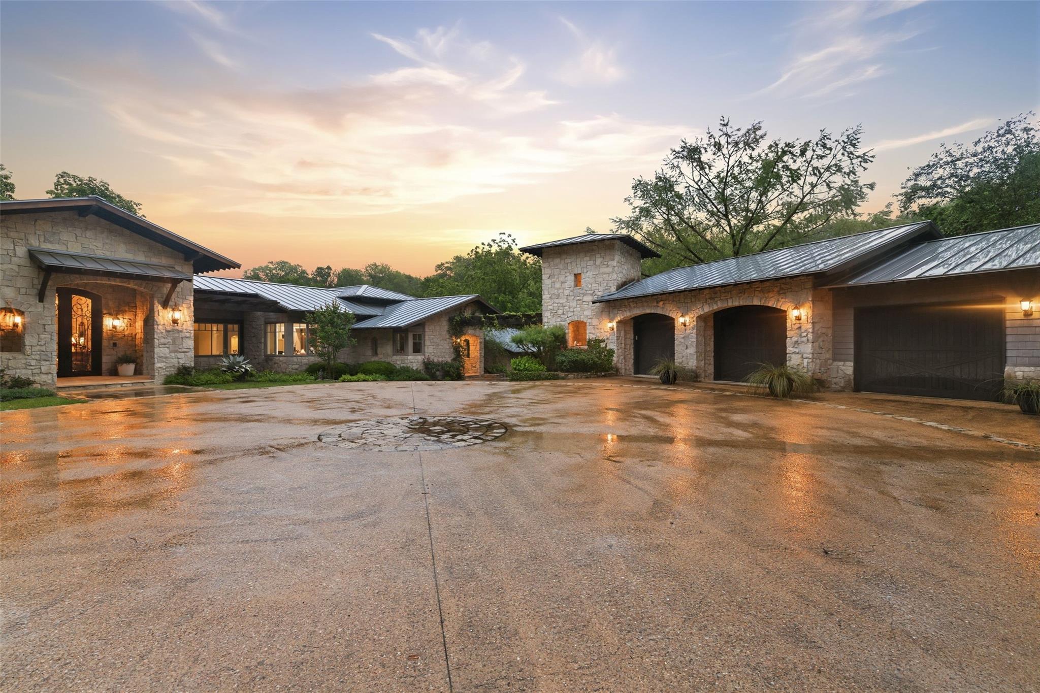 Listing photo 1 of 4625  Rockcliff Rd