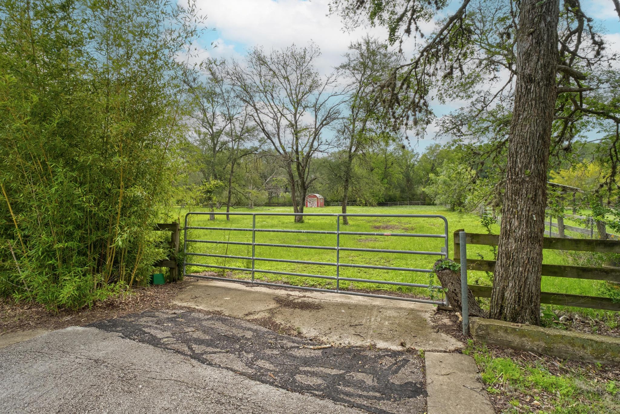 Listing photo 1 of 7  Pillow Rd