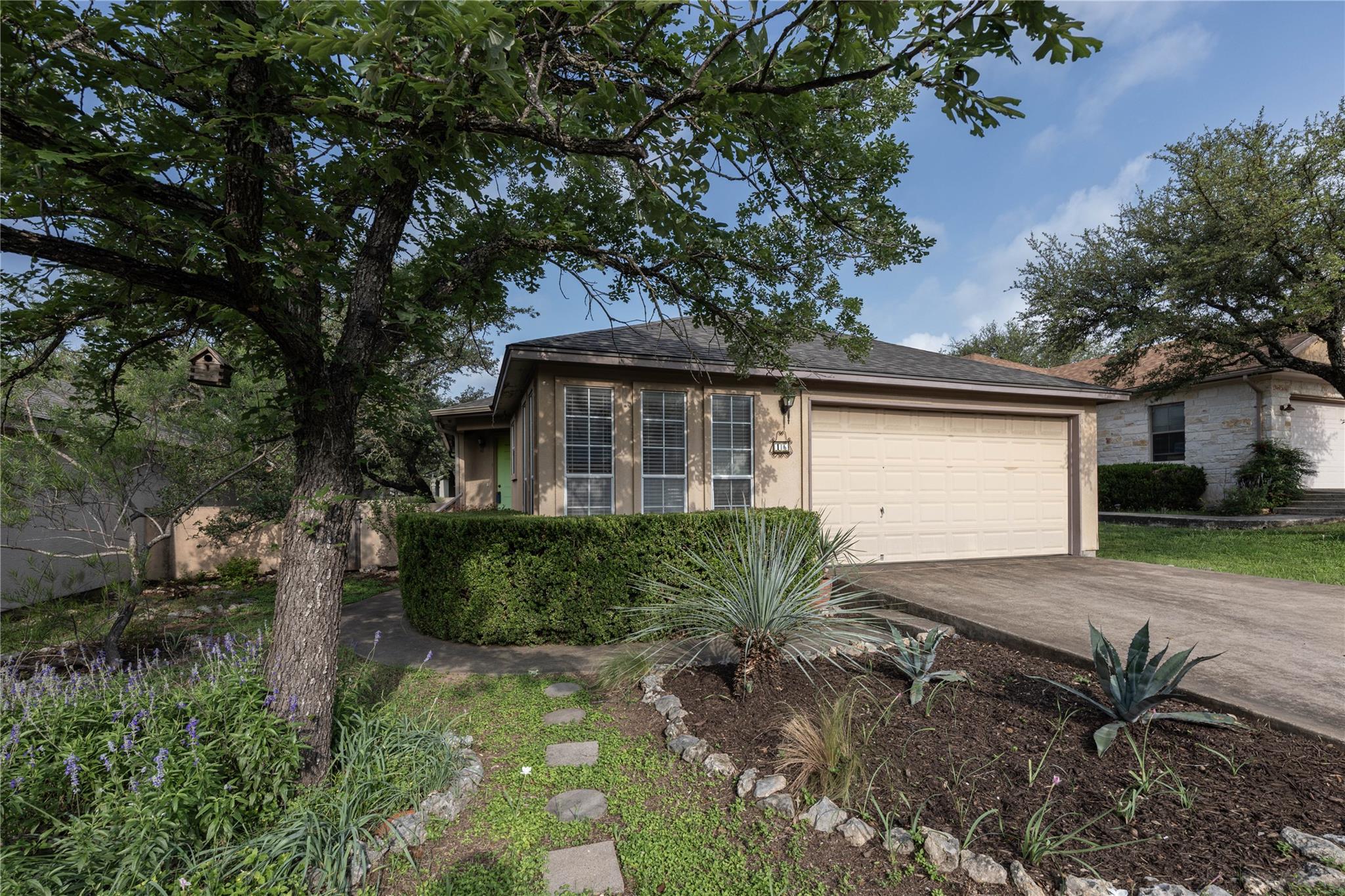 Listing photo 1 of 16  Villa Meadow E None