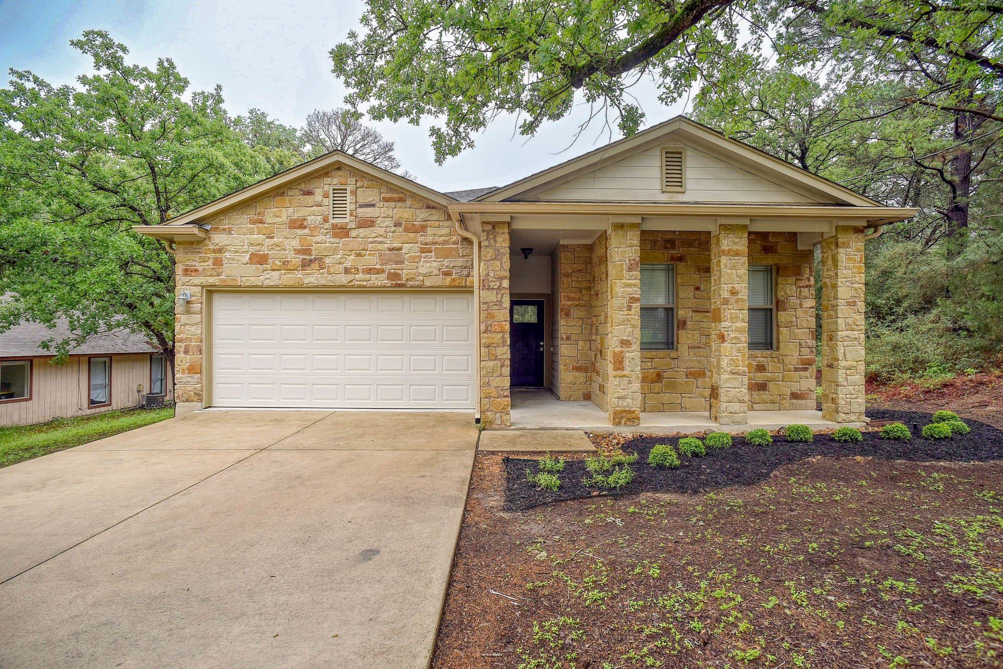 Listing photo 1 of 105 S Kaupo Dr