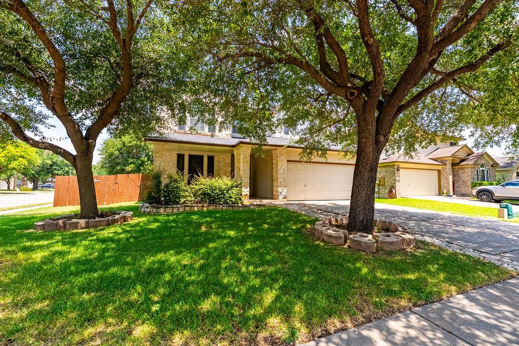 Listing photo 1 of 1016  Tom Seaver Pl