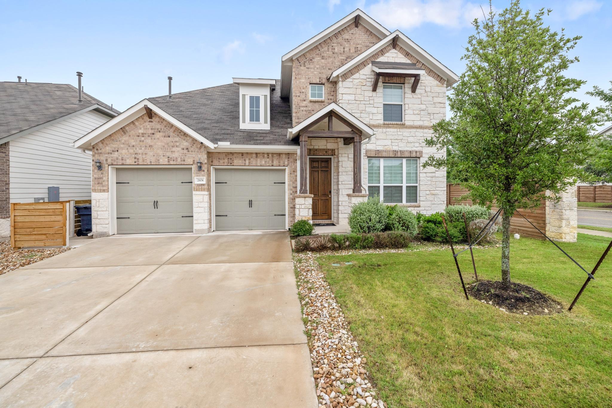Listing photo 1 of 2604  Acoma Ln