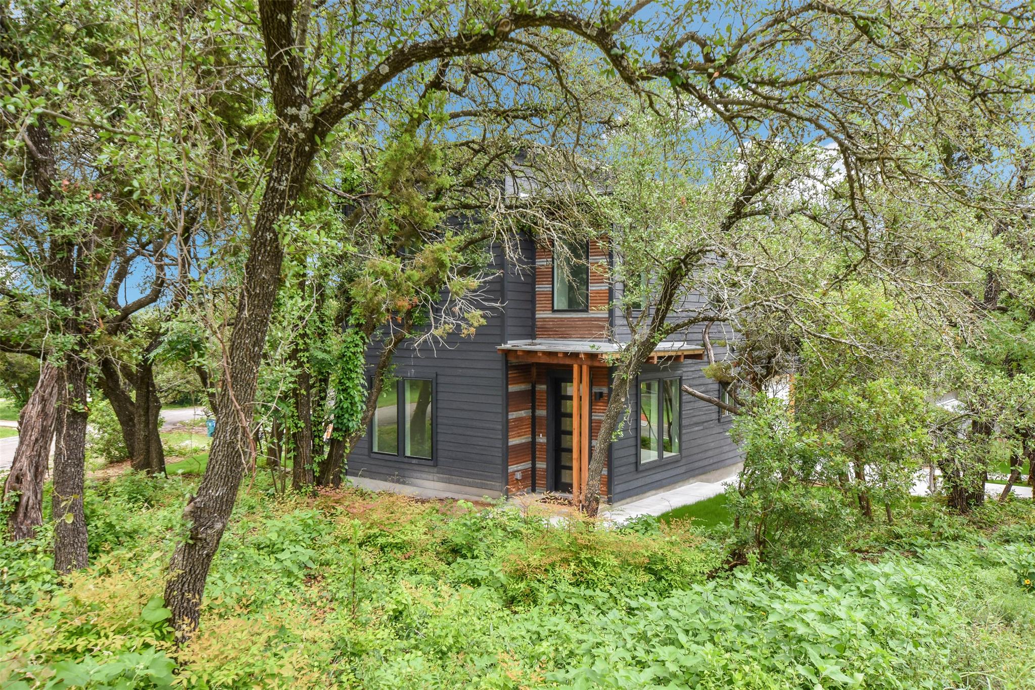 Listing photo 1 of 10918  Ridgeway St