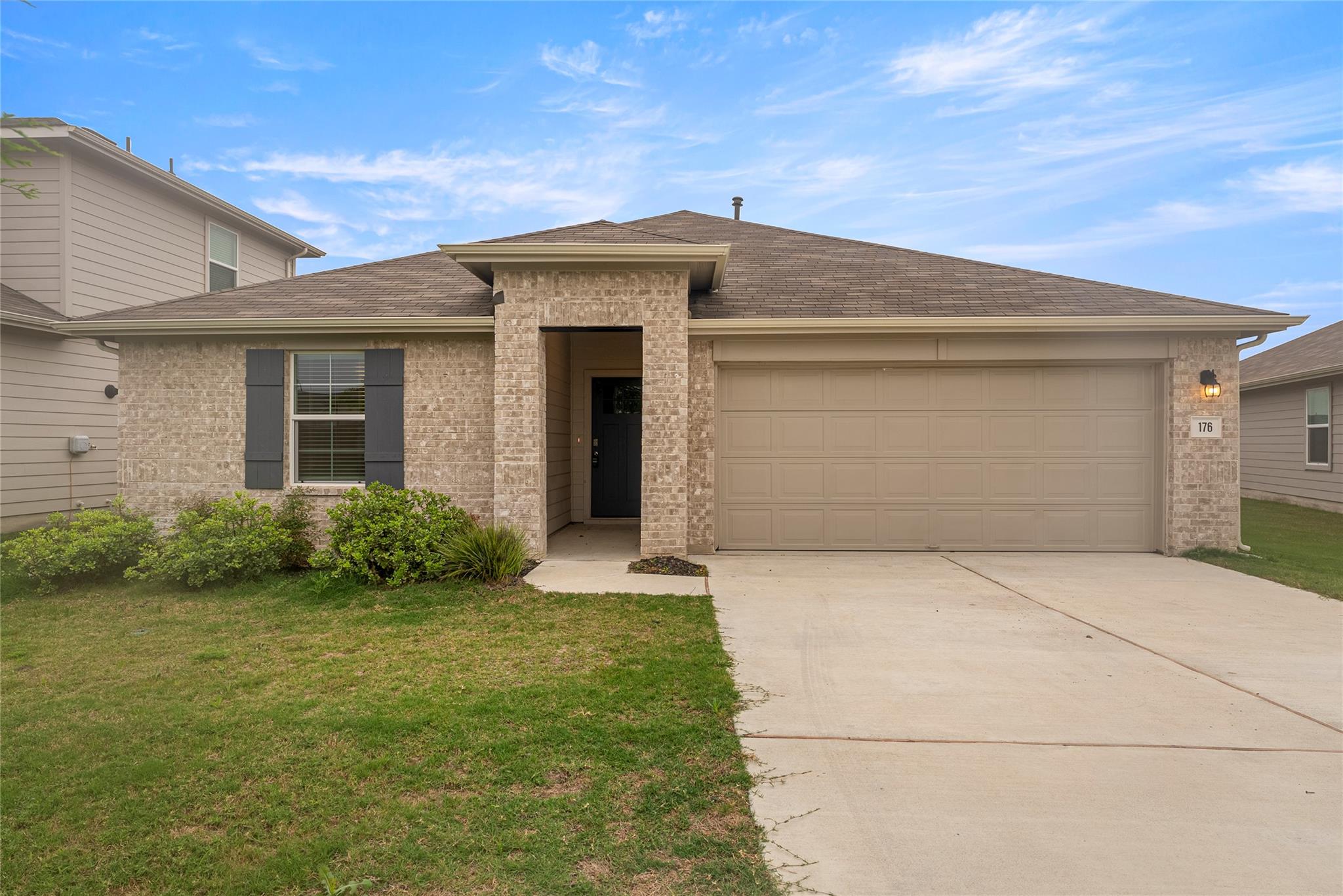 Listing photo 1 of 176  Texas Palmetto Cir