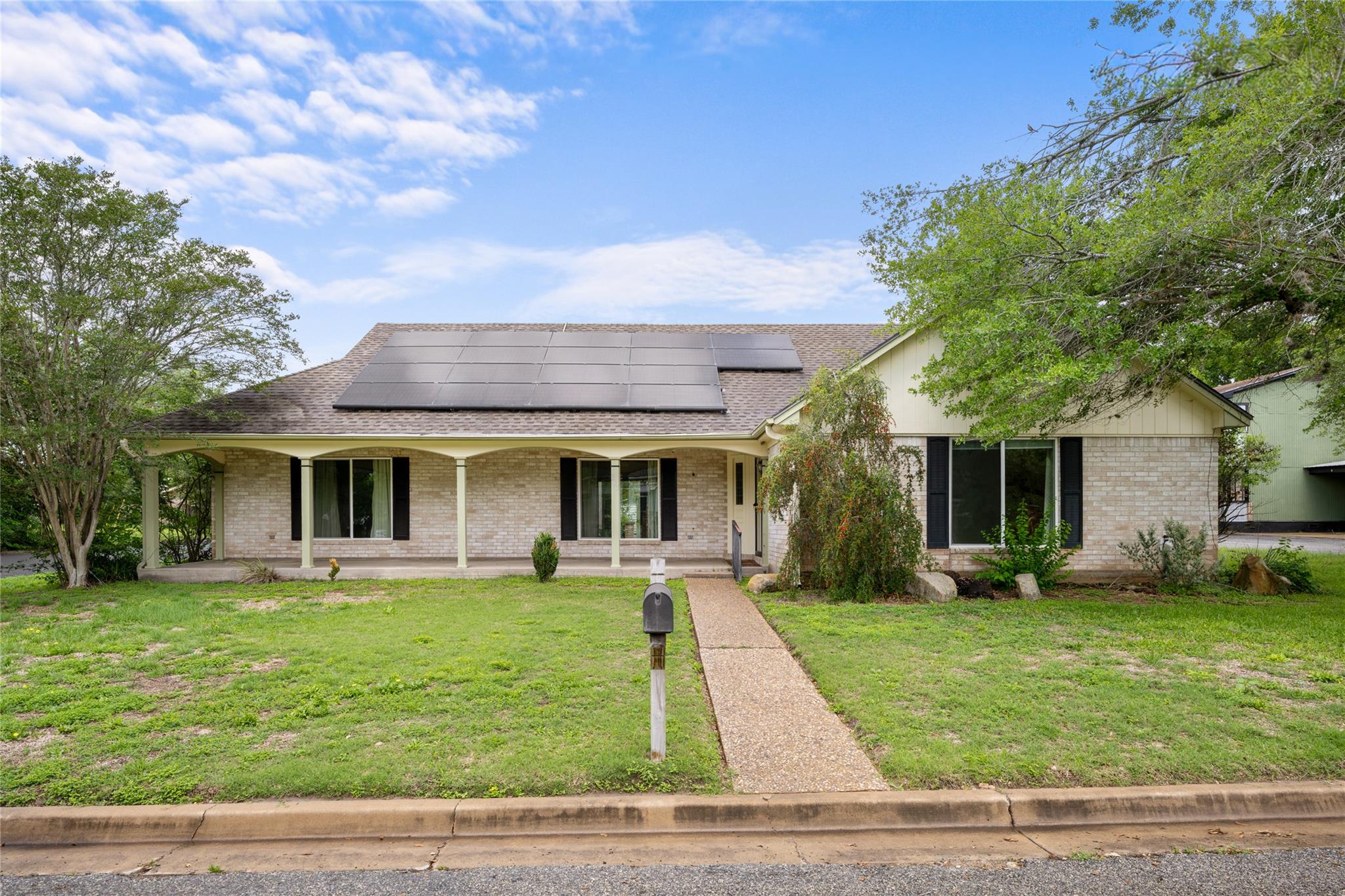 Listing photo 1 of 315 E Fannin St