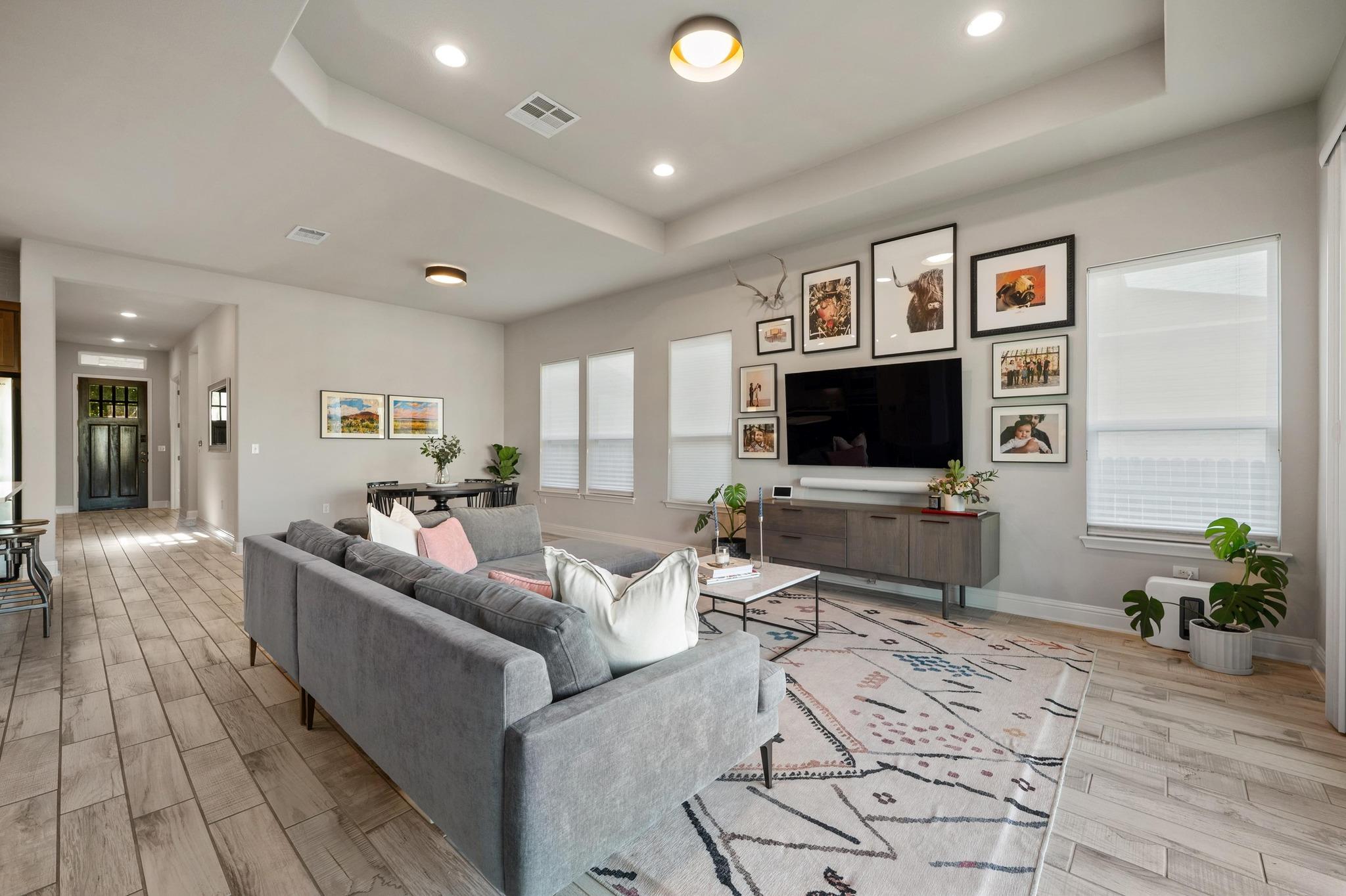 Listing photo 1 of 12513  Javea Dr