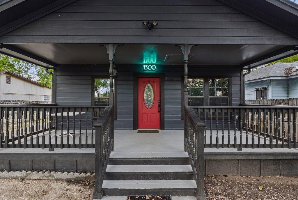 Listing photo 1 of 1300  Haskell St