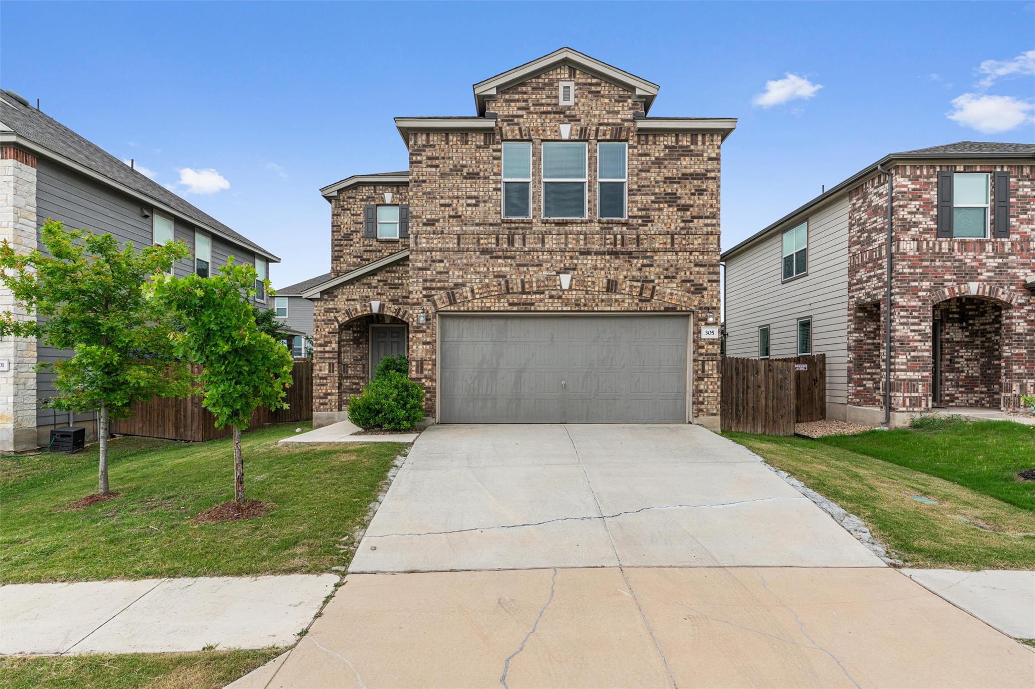 Listing photo 1 of 305  Los Cobos Ln