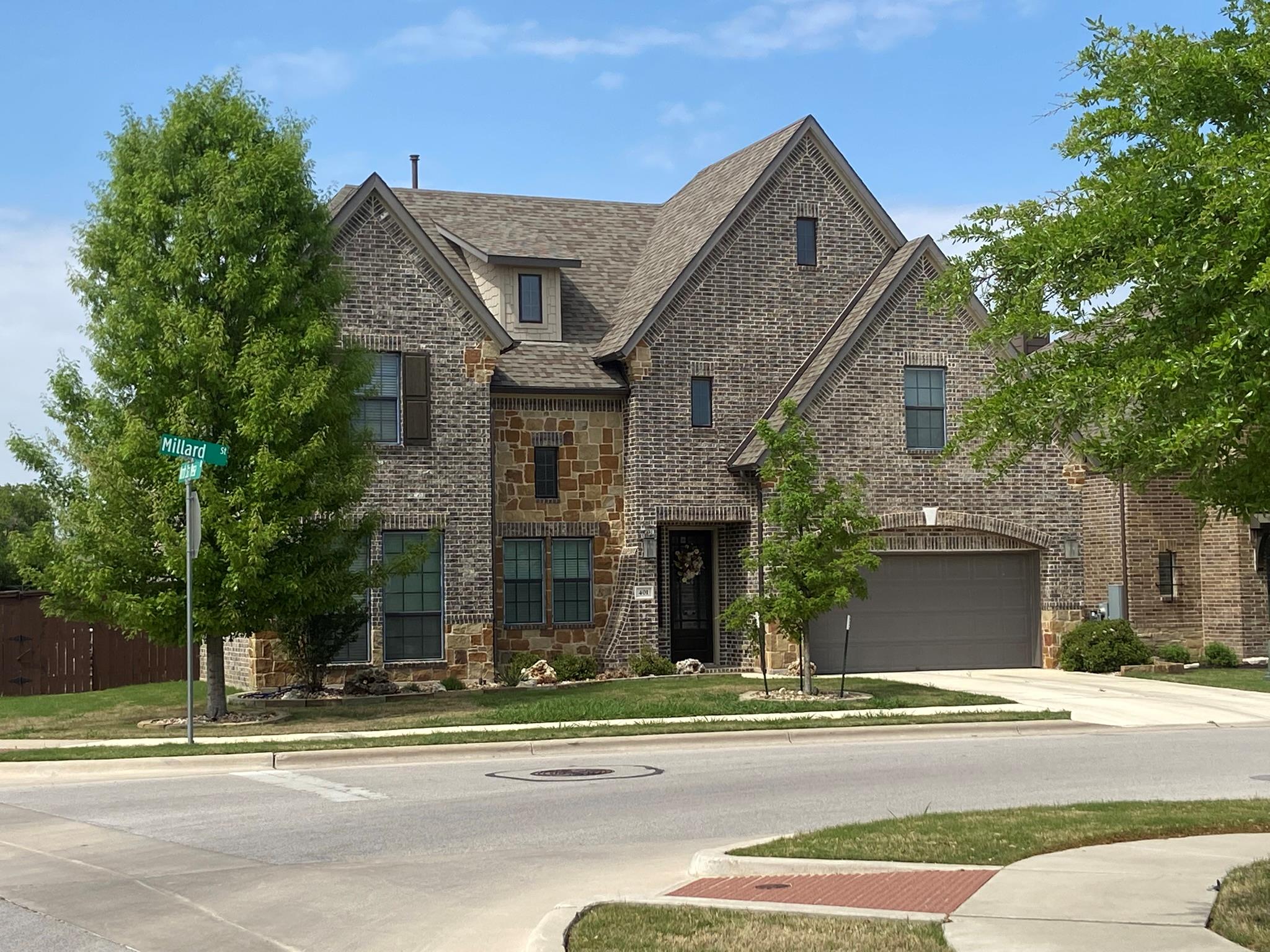 Listing photo 1 of 401  Millard St
