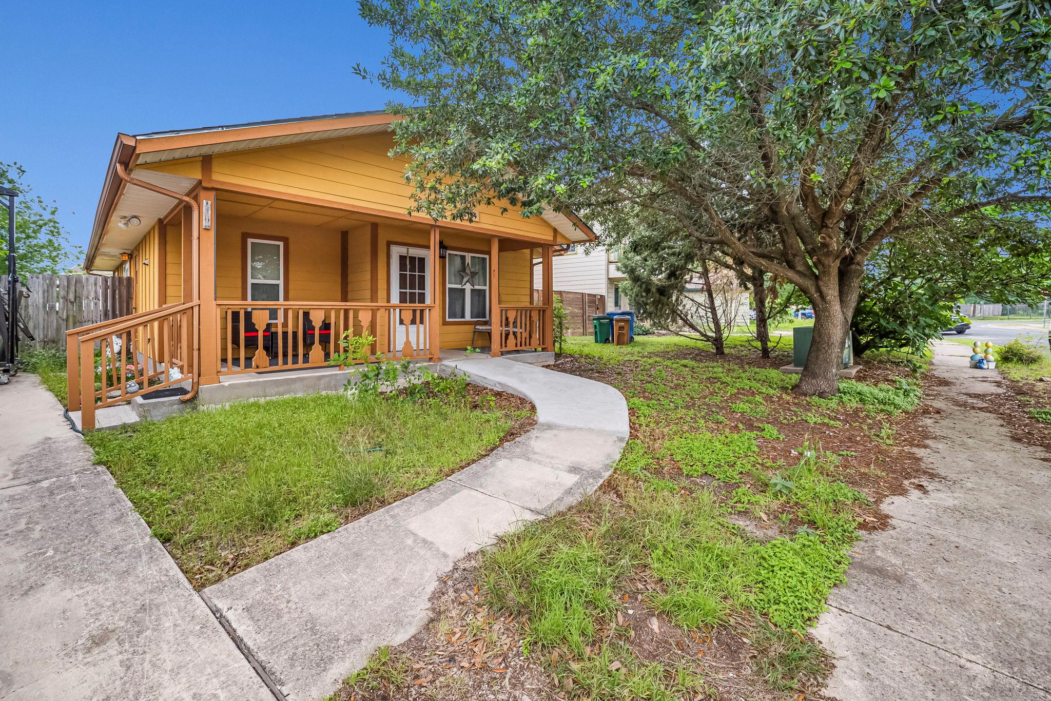 Listing photo 1 of 7104  Villita Avenida St