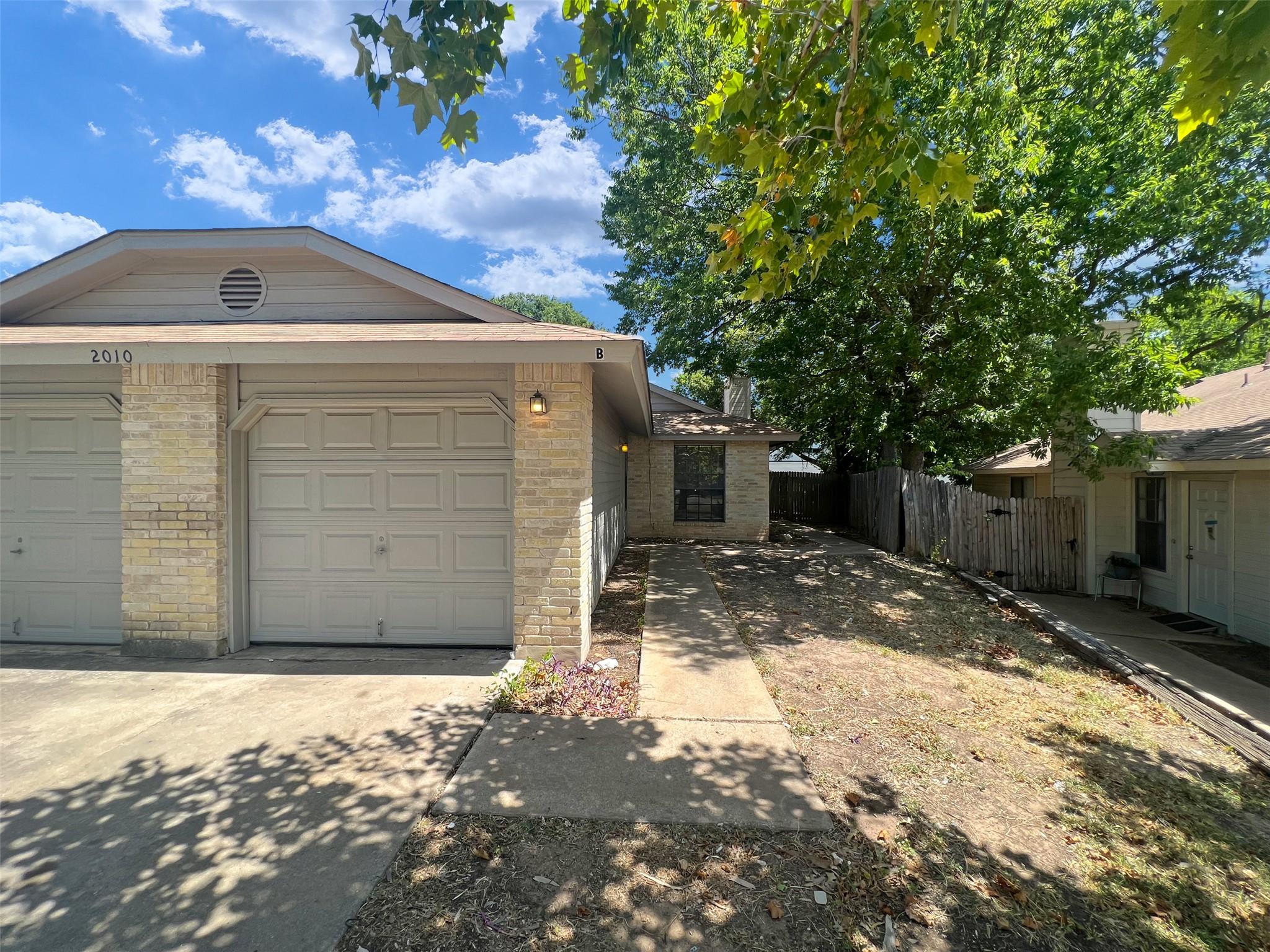 Listing photo 1 of 2010  Alex Ave  #B