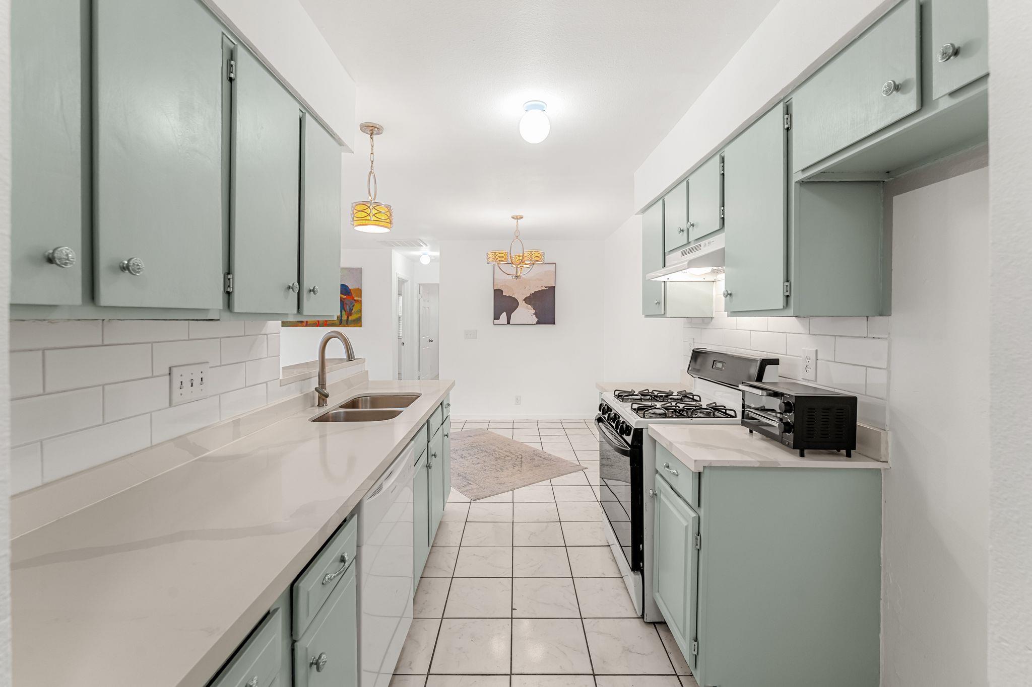 Listing photo 1 of 2501  Teri Rd  #B