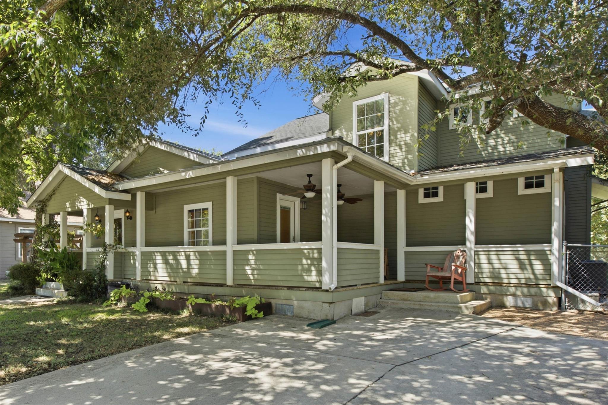 Listing photo 1 of 1806  Eubank St