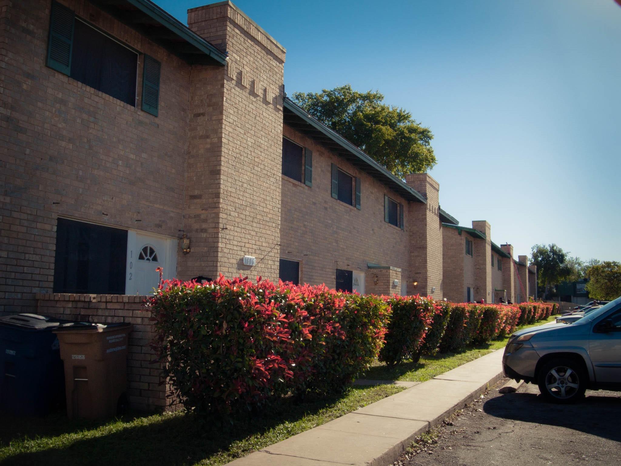 Listing photo 1 of 1745  WOOTEN PARK Dr  #101