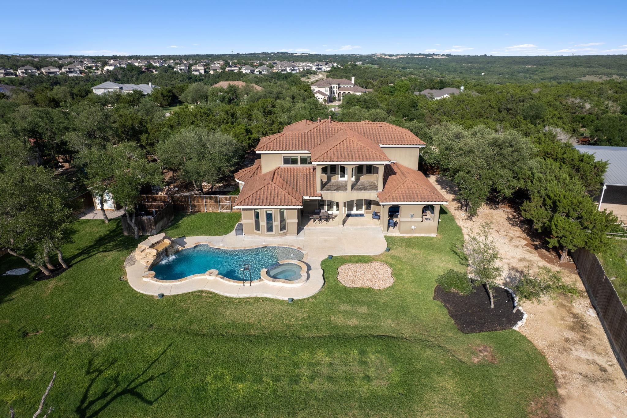 Listing photo 1 of 1001  Villa Hill Dr
